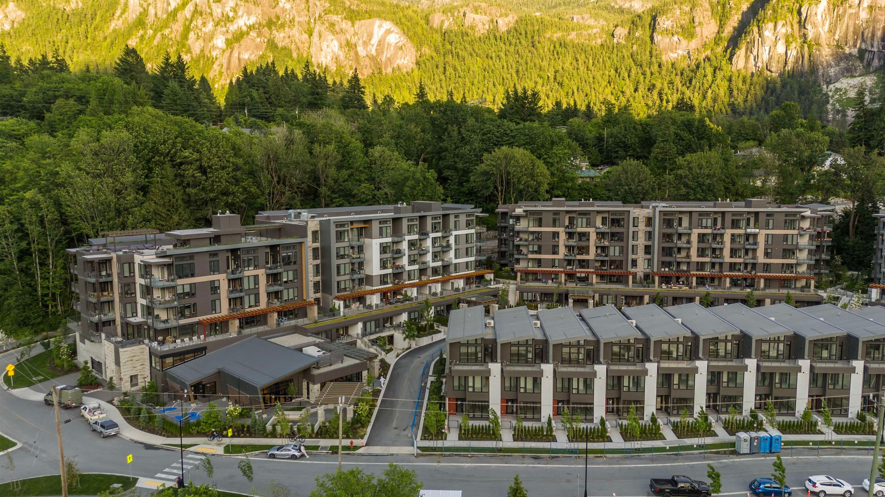 306 - 1500 Scott Crescent, Squamish, V8B 1G5 — photo 1
