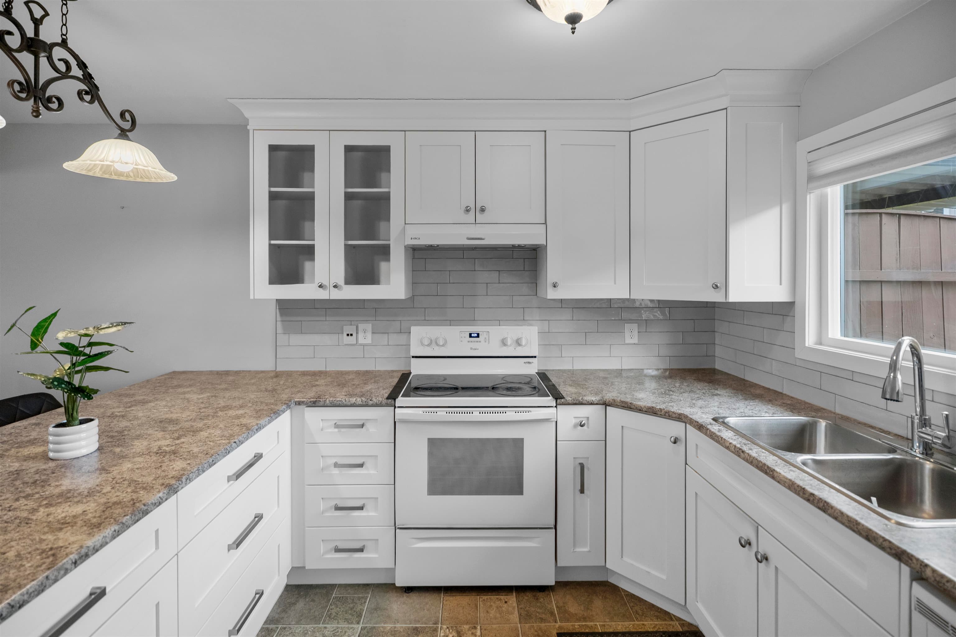 A - 46538 Rolinde Crescent, Chilliwack, V2P 6X5 — photo 3