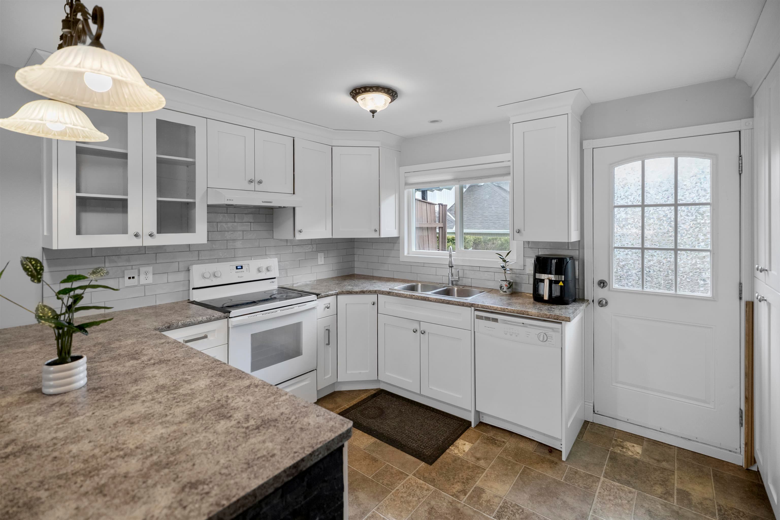 A - 46538 Rolinde Crescent, Chilliwack, V2P 6X5 — photo 1