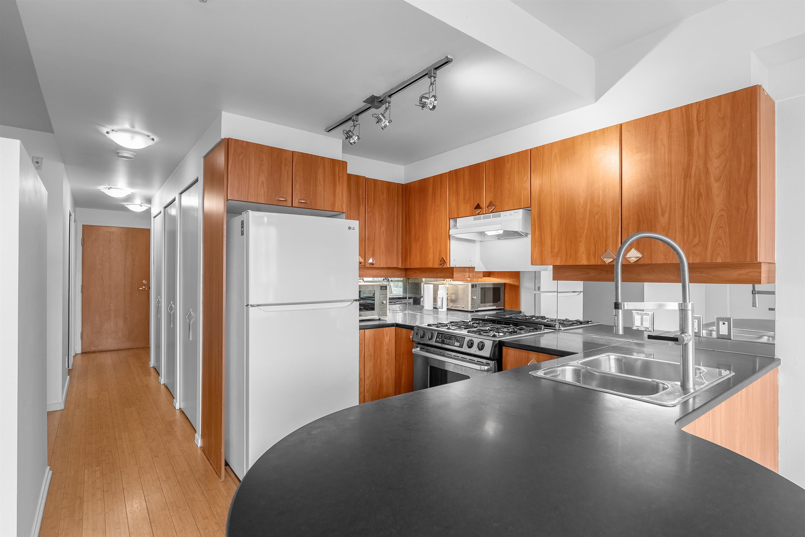 507 - 1478 W Hastings Street, Vancouver, V6G 3J6 — photo 2