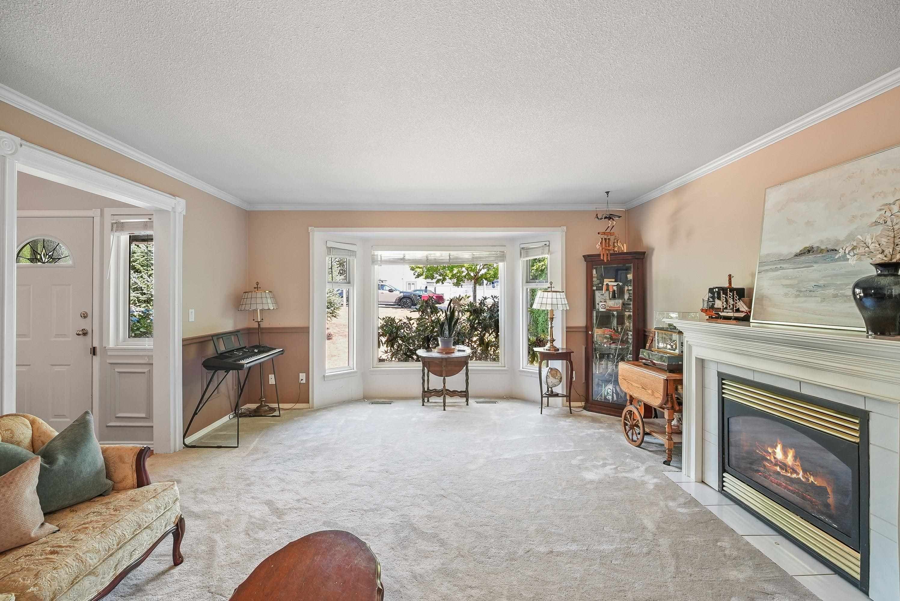 6083 181a Street, Surrey, V3S 4M1 — photo 3