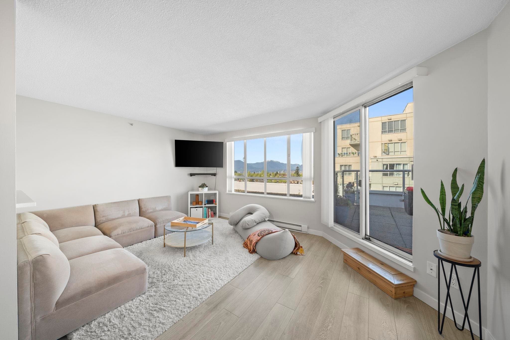 1208 - 3455 Ascot Place, Vancouver, V5R 6B7 — photo 2