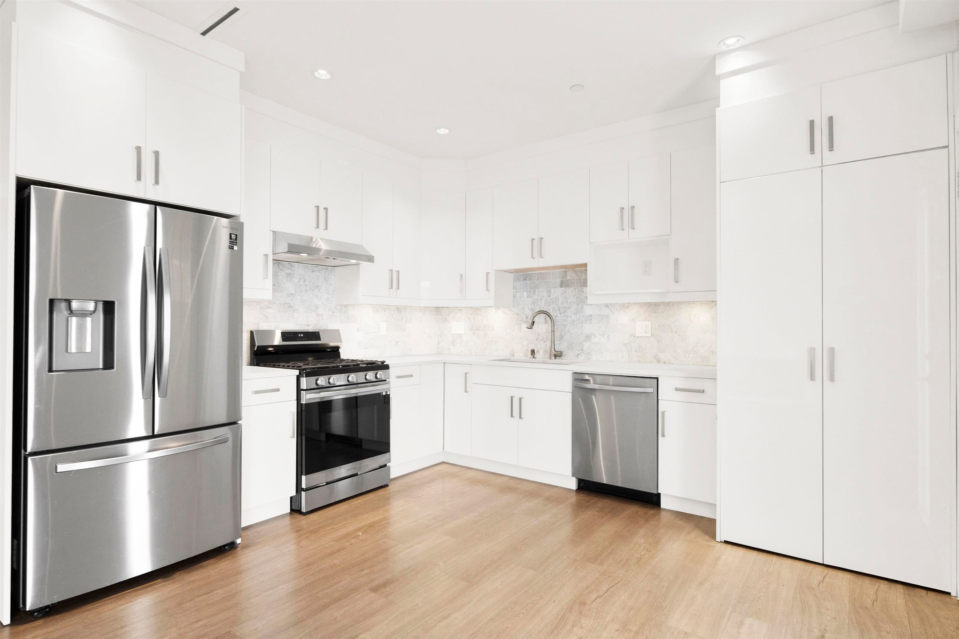 3128 Kings Avenue, Vancouver, V5R 4T4 — photo 2