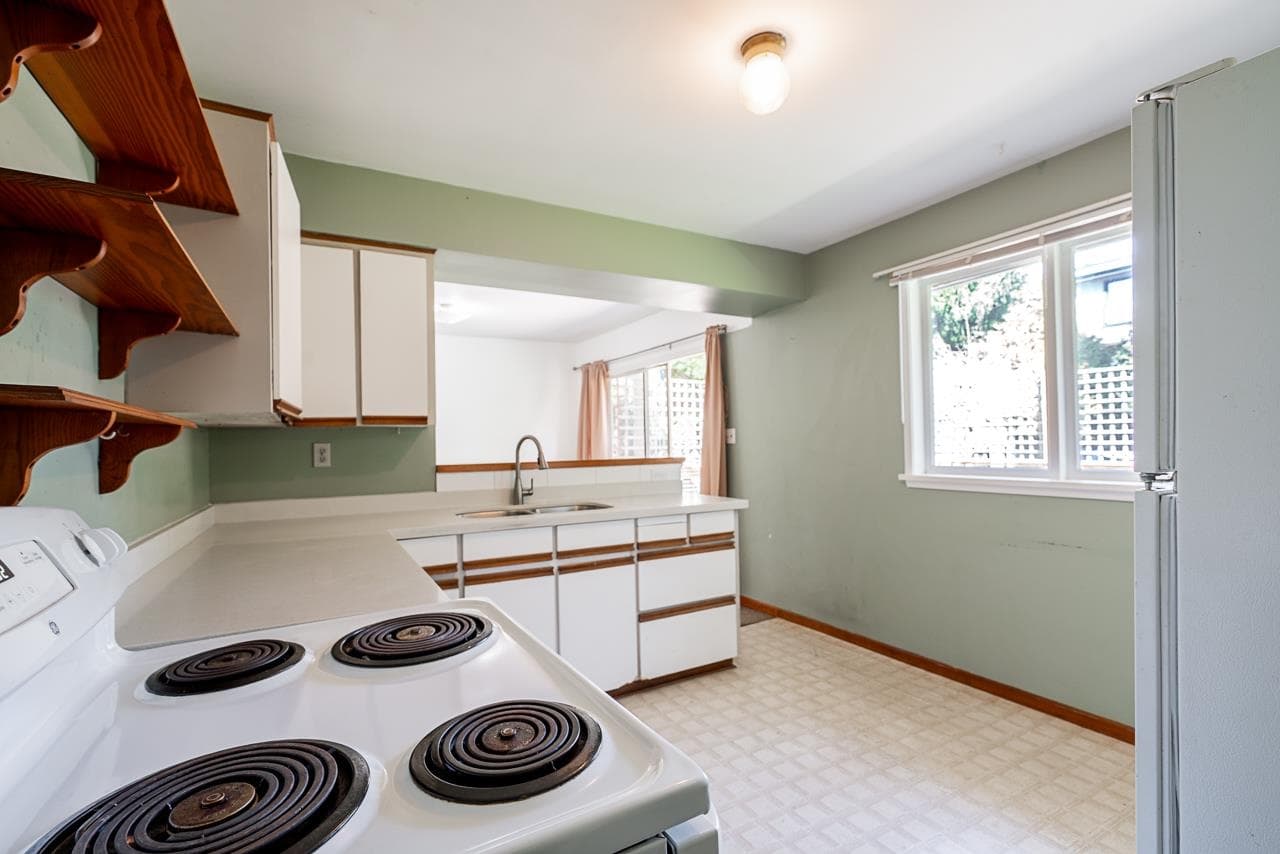 15405 Semiahmoo Avenue, White Rock, V4B 1T6 — photo 4