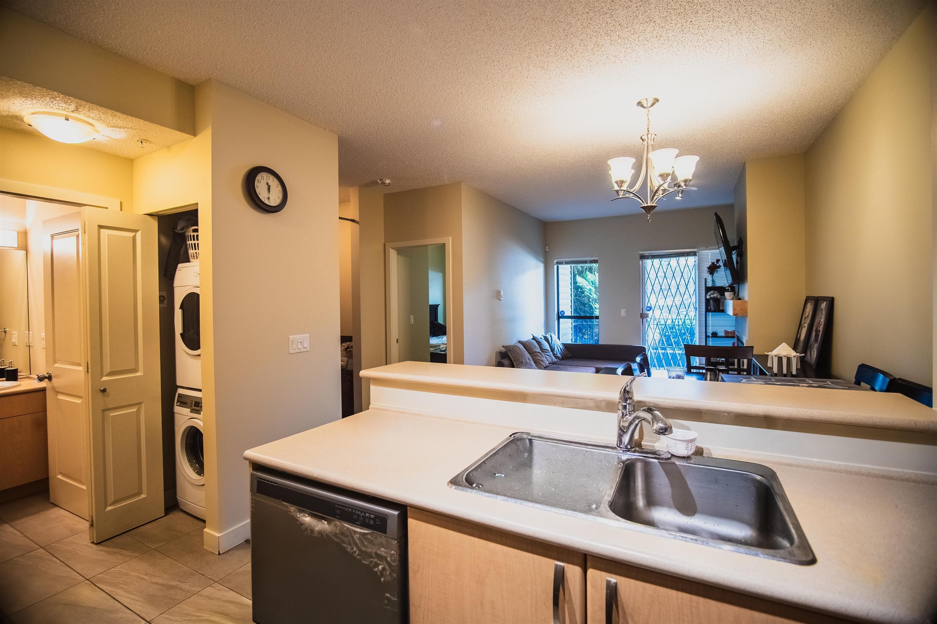 124 - 10838 City Parkway, Surrey, V3T 5X9 — photo 4
