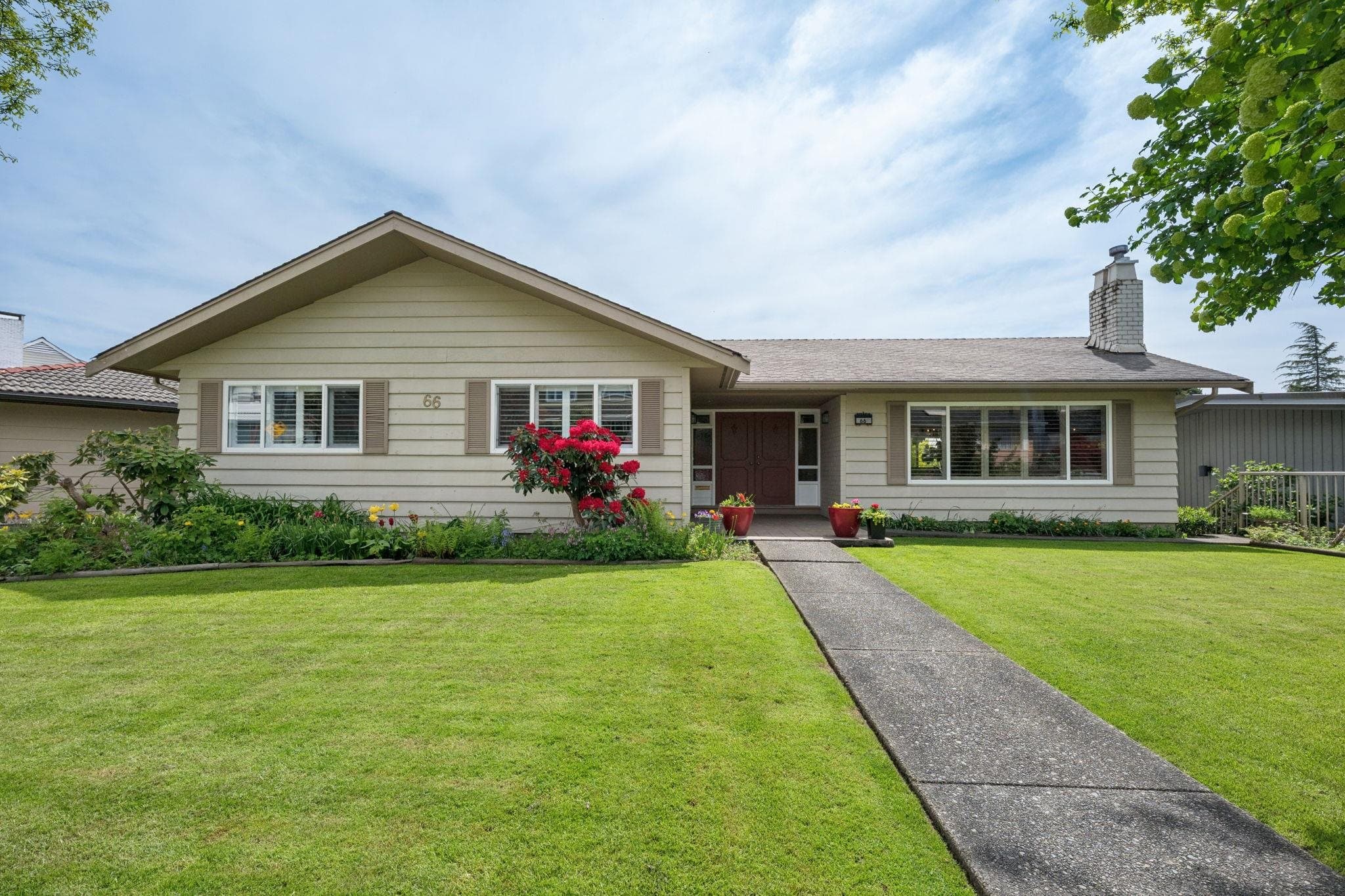 66 Courtney Crescent, New Westminster, V3L 4M2 — photo 1