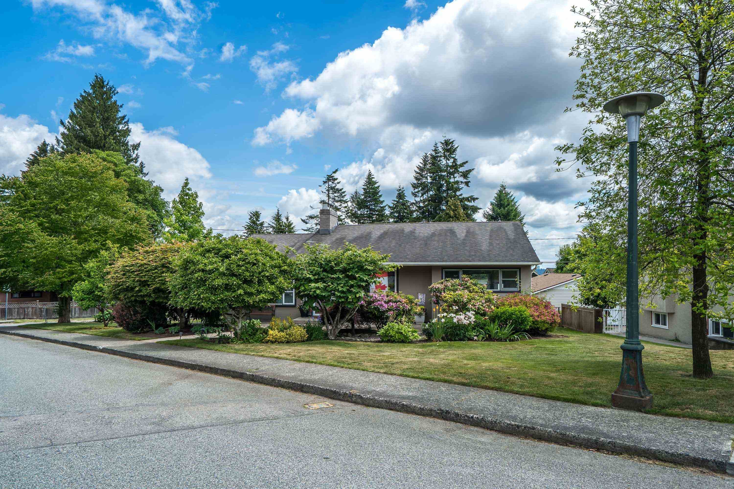 324 Churchill Avenue, New Westminster, V3L 4P6 — photo 1
