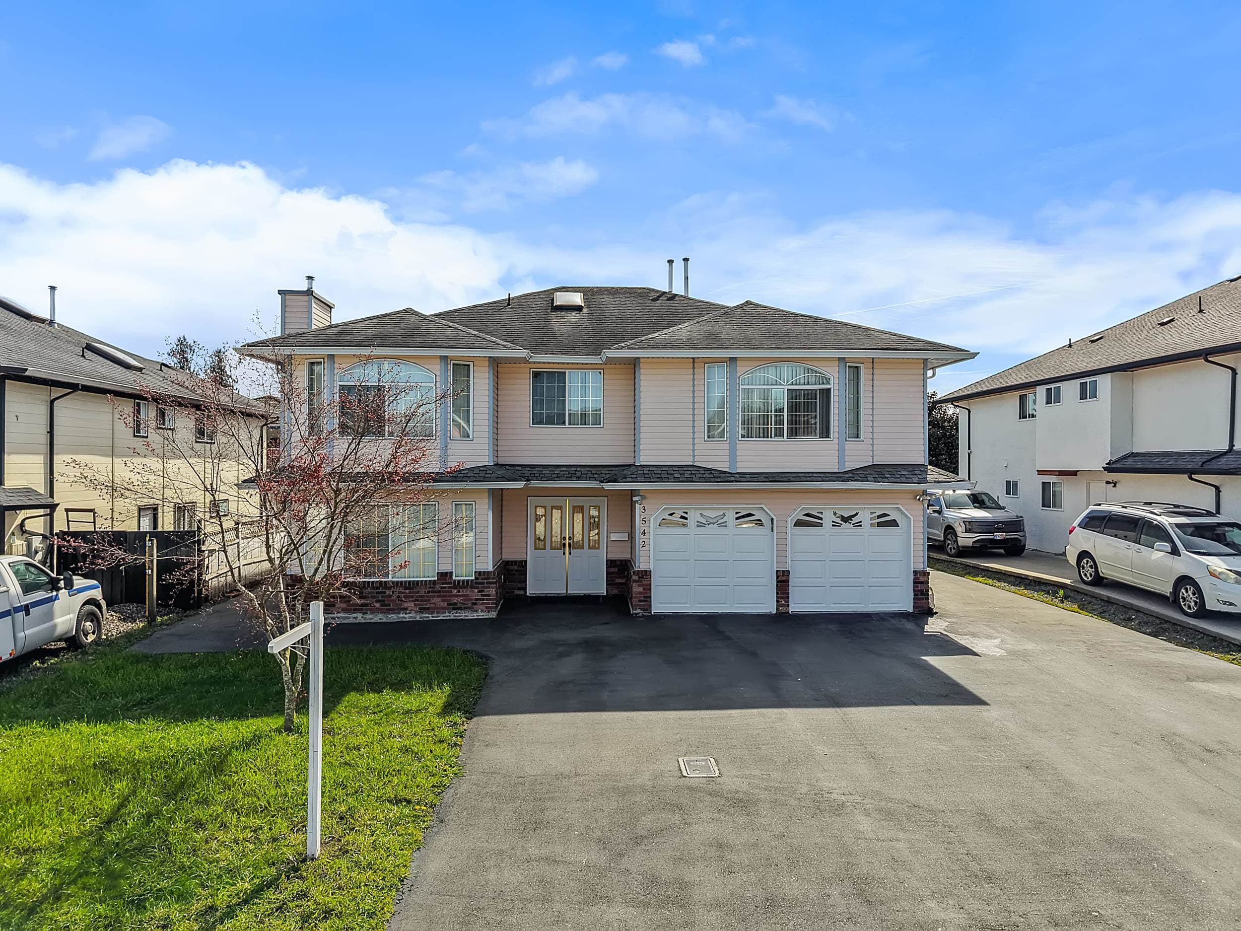 3542 Galiano Drive, Abbotsford, V2T 5R6 — photo 1
