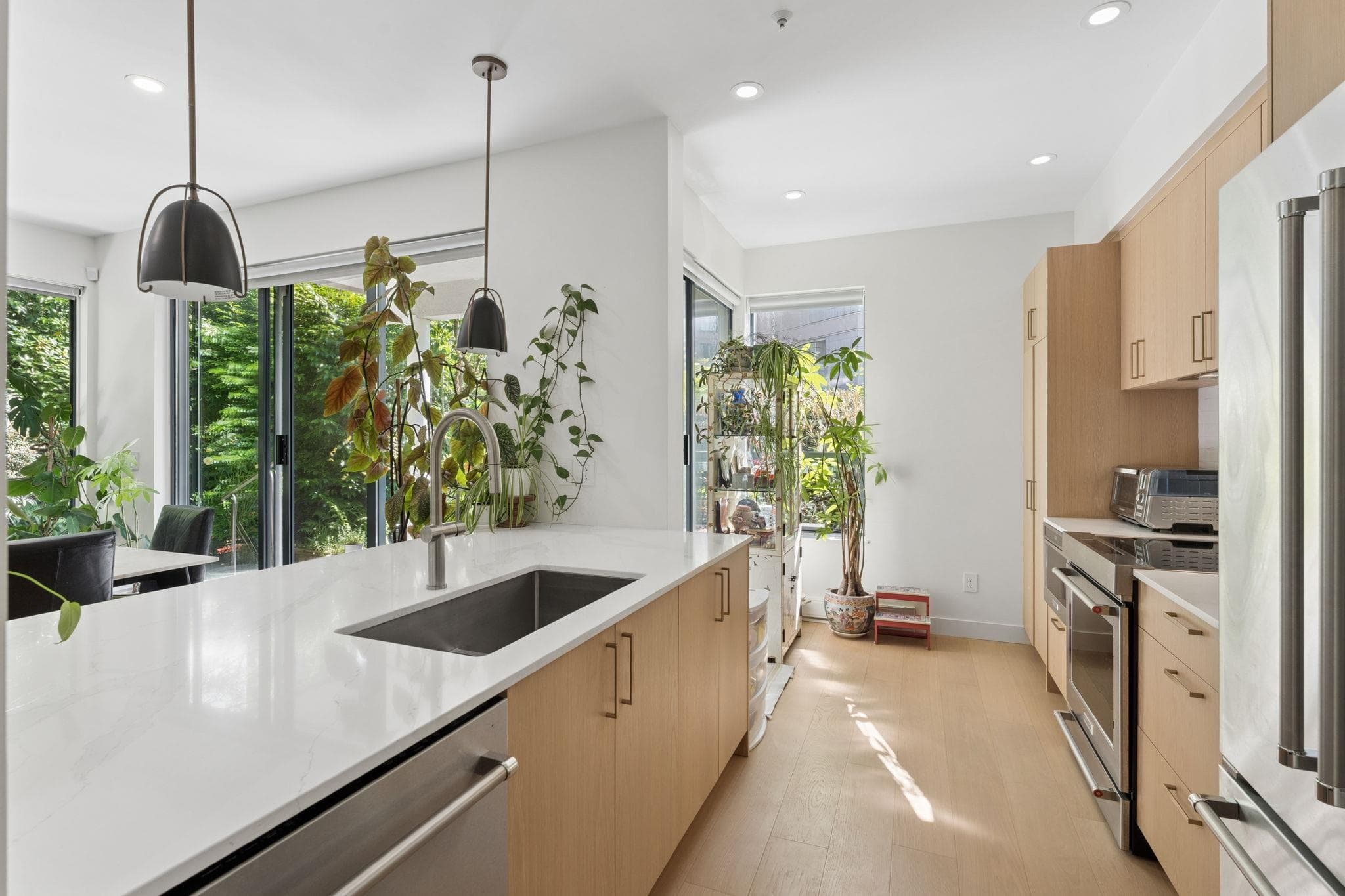 101 - 2242 Marine Drive Drive, West Vancouver, V7V 1K4 — photo 1