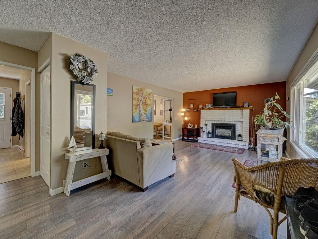 3367 Richards Road, Roberts Creek, V0N 2W2 — photo 5