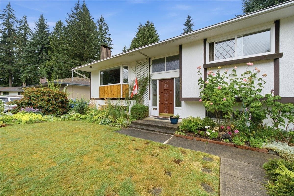 1388 Cambridge Drive, Coquitlam, V3J 2P7 — photo 2