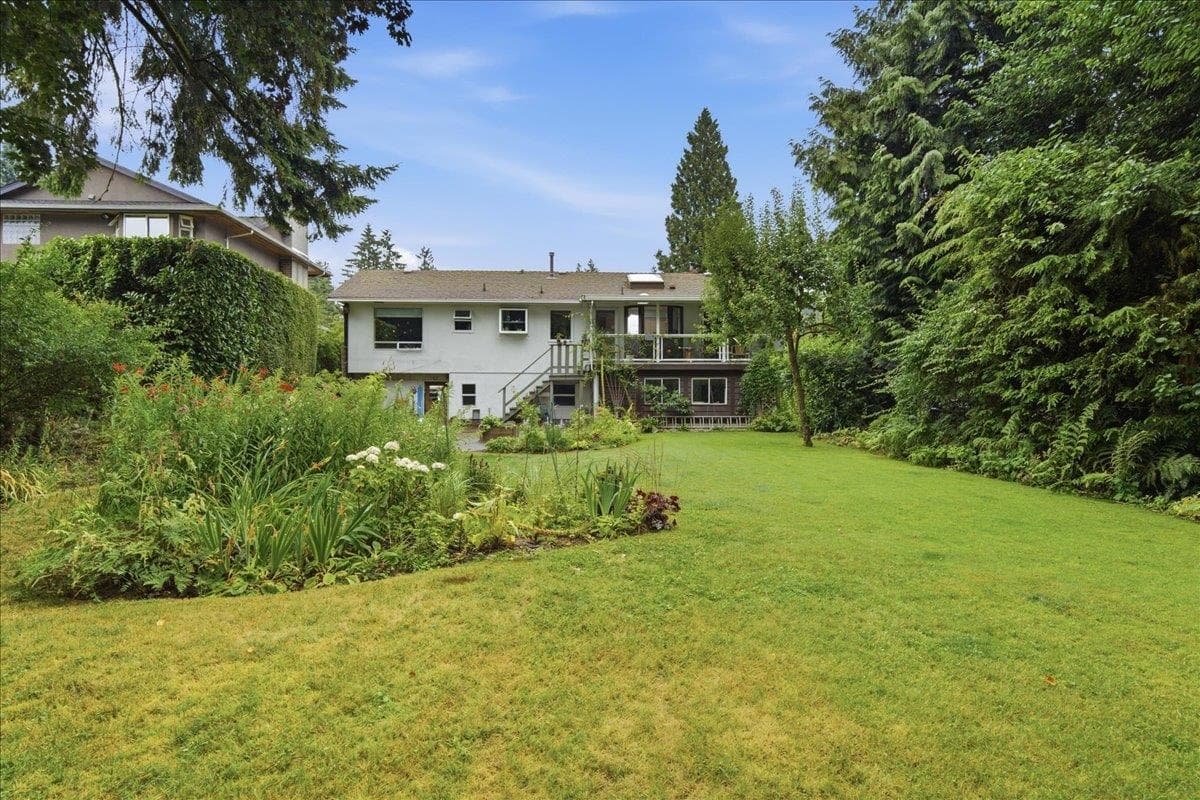 1388 Cambridge Drive, Coquitlam, V3J 2P7 — photo 4