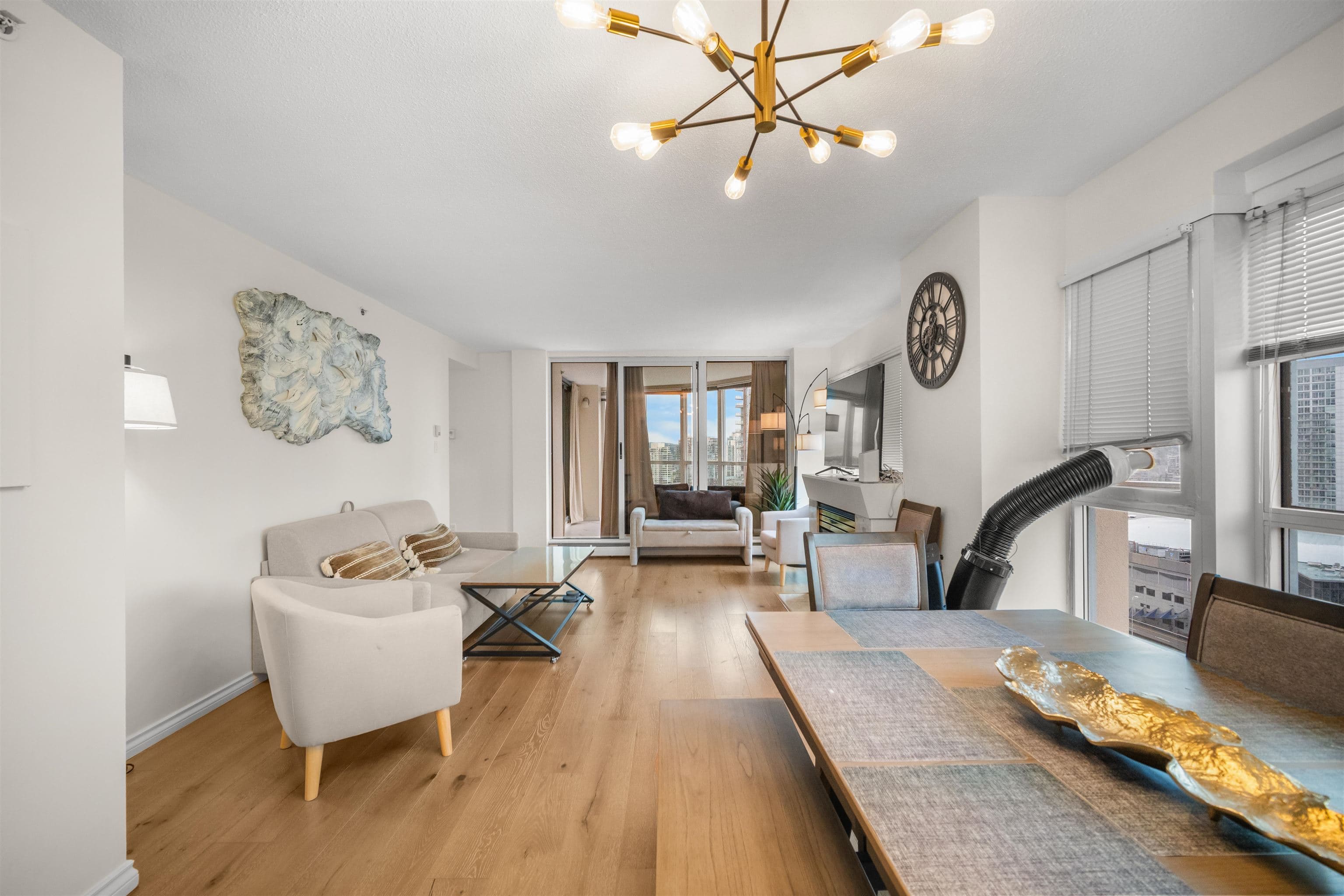 2204 - 183 Keefer Place, Vancouver, V6B 6B9 — photo 2