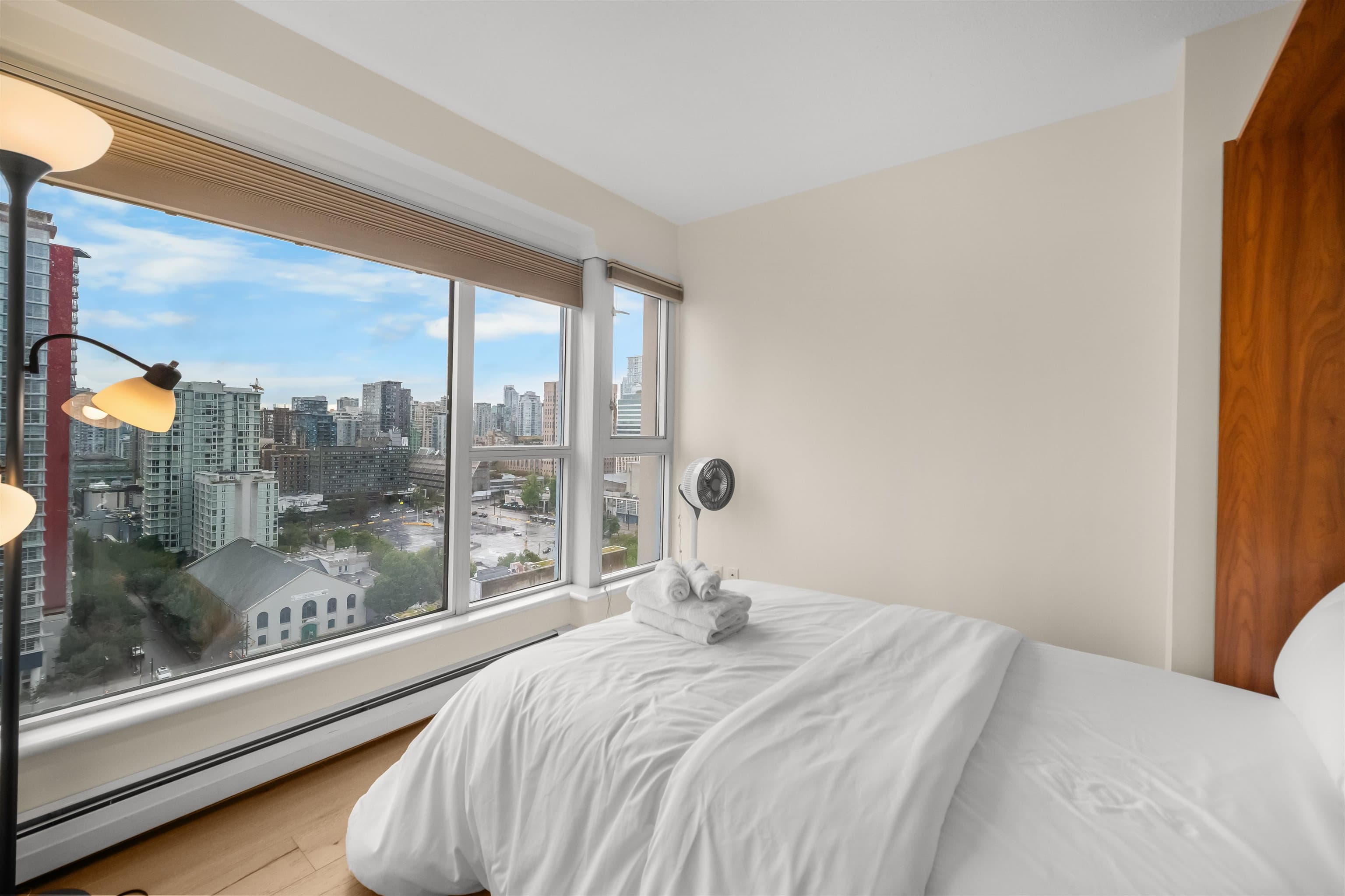2204 - 183 Keefer Place, Vancouver, V6B 6B9 — photo 5