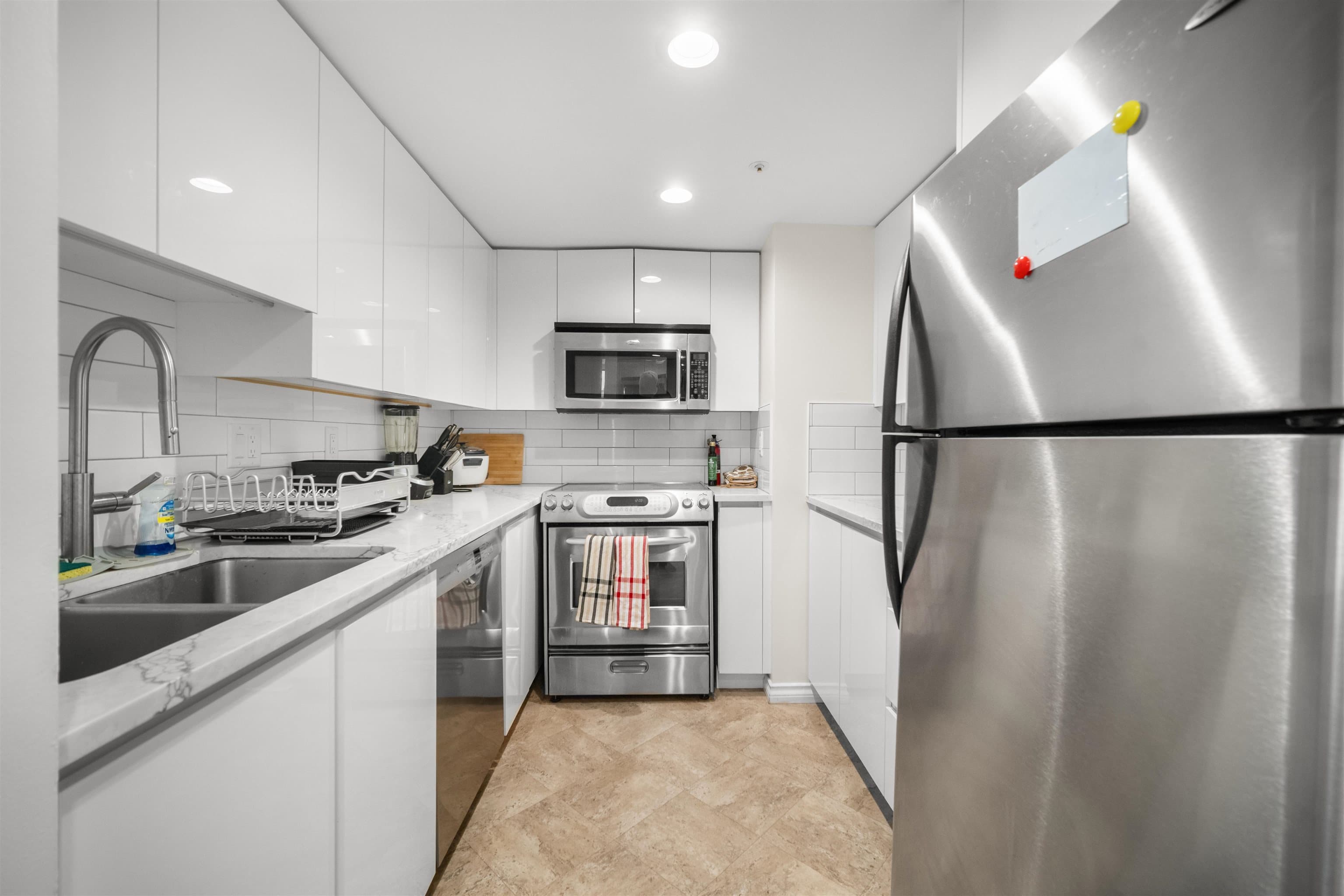 2204 - 183 Keefer Place, Vancouver, V6B 6B9 — photo 4