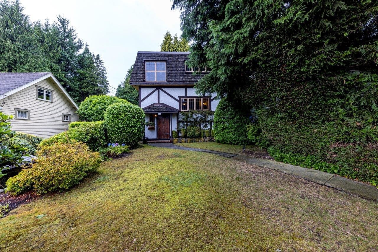 292 E St. James Road, North Vancouver, V7N 1L2 — photo 2