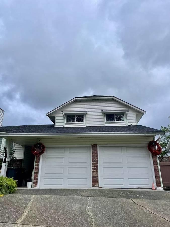 2900 Burton, Columbia Valley