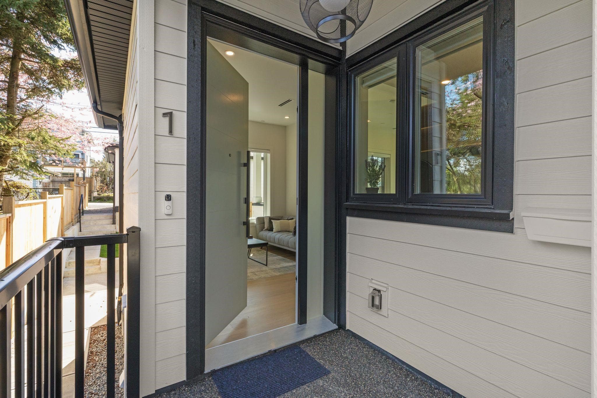 2138 Venables Street, Vancouver, V5L 2J4 — photo 2