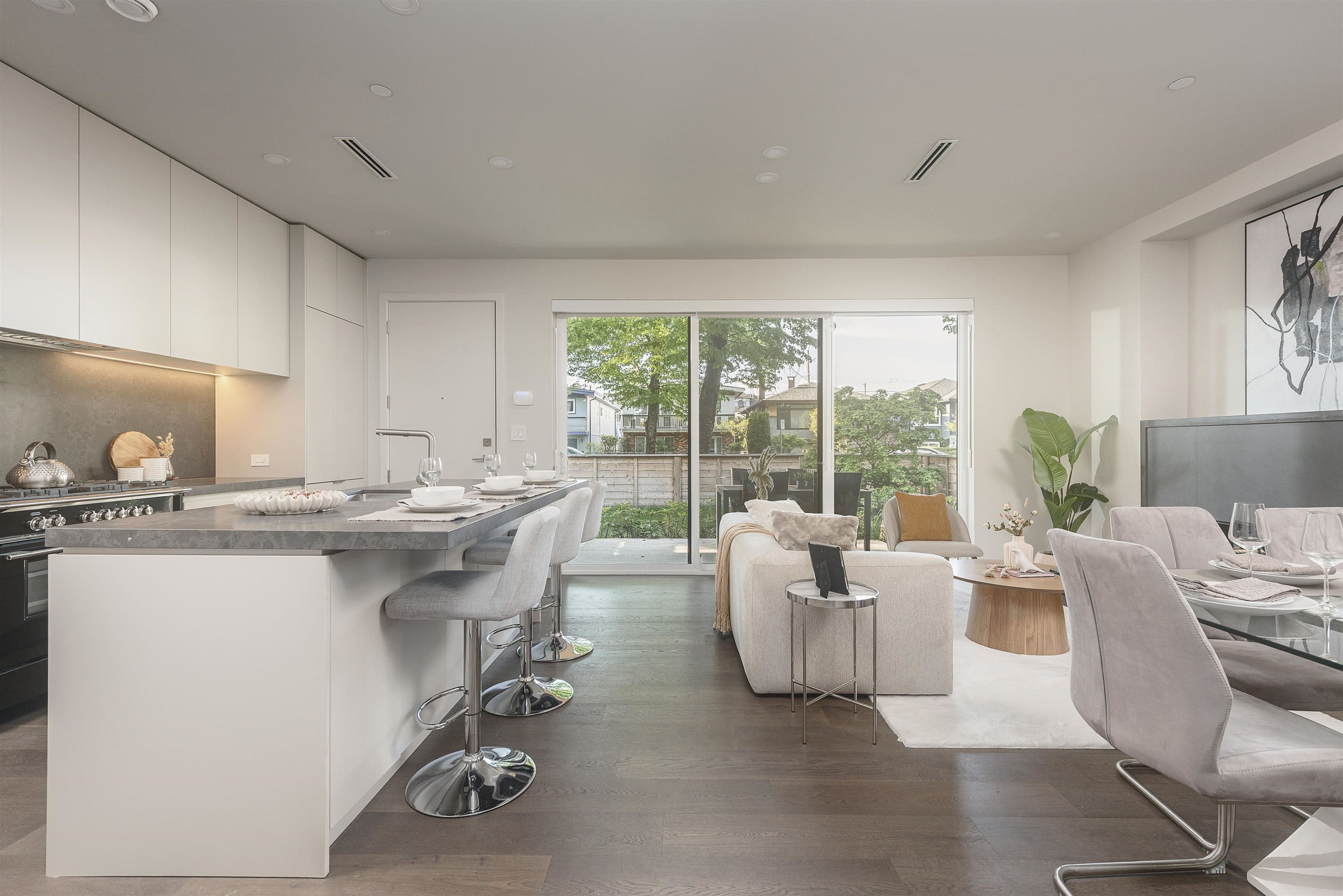 1 - 638 E 46th Avenue, Vancouver, V5W 2A3 — photo 2