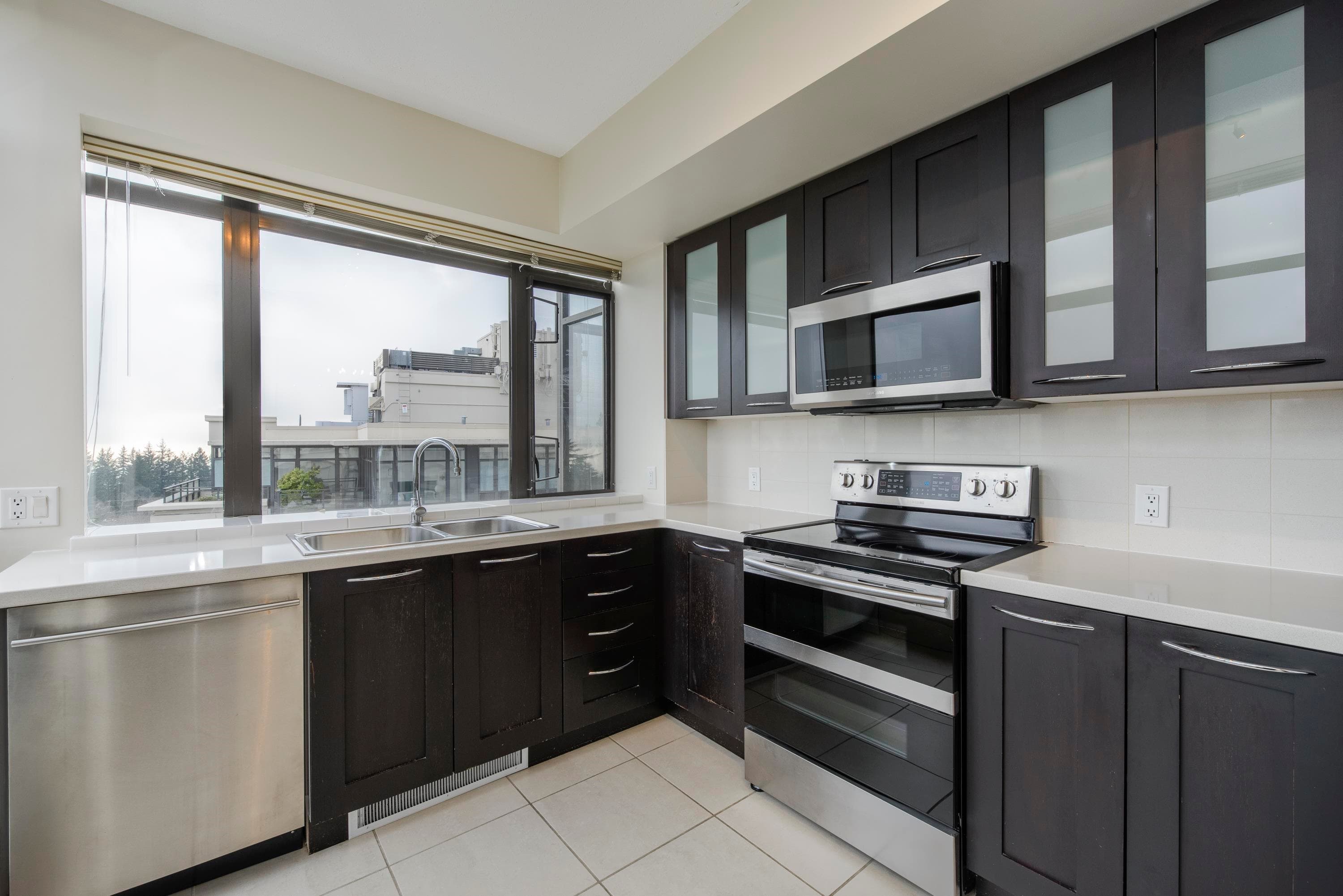 50X - 9330 University Crescent, Burnaby, V5A 4X9 — photo 4