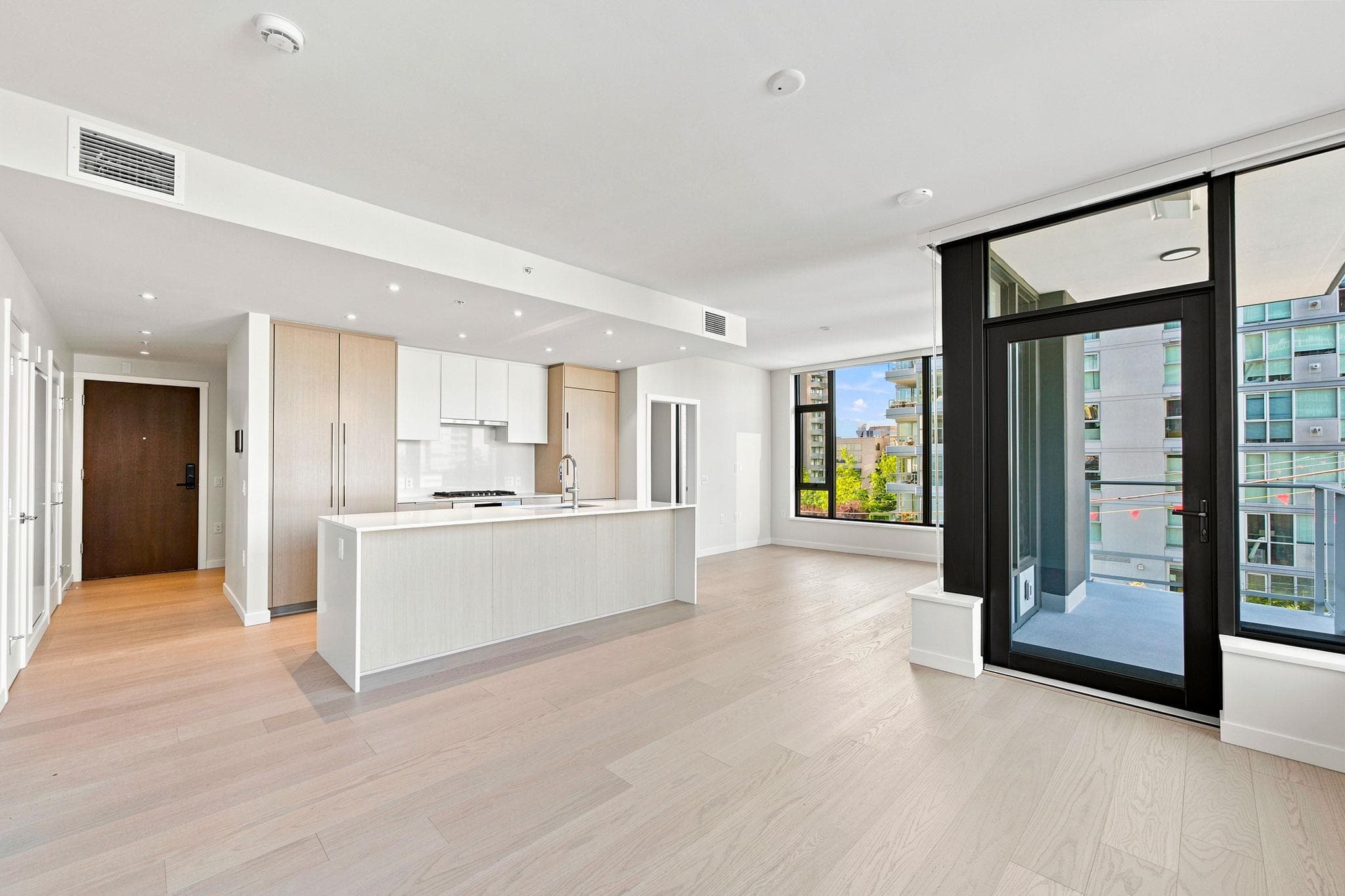 403 - 128 W 15th Street, North Vancouver, V7M 1R5 — photo 2