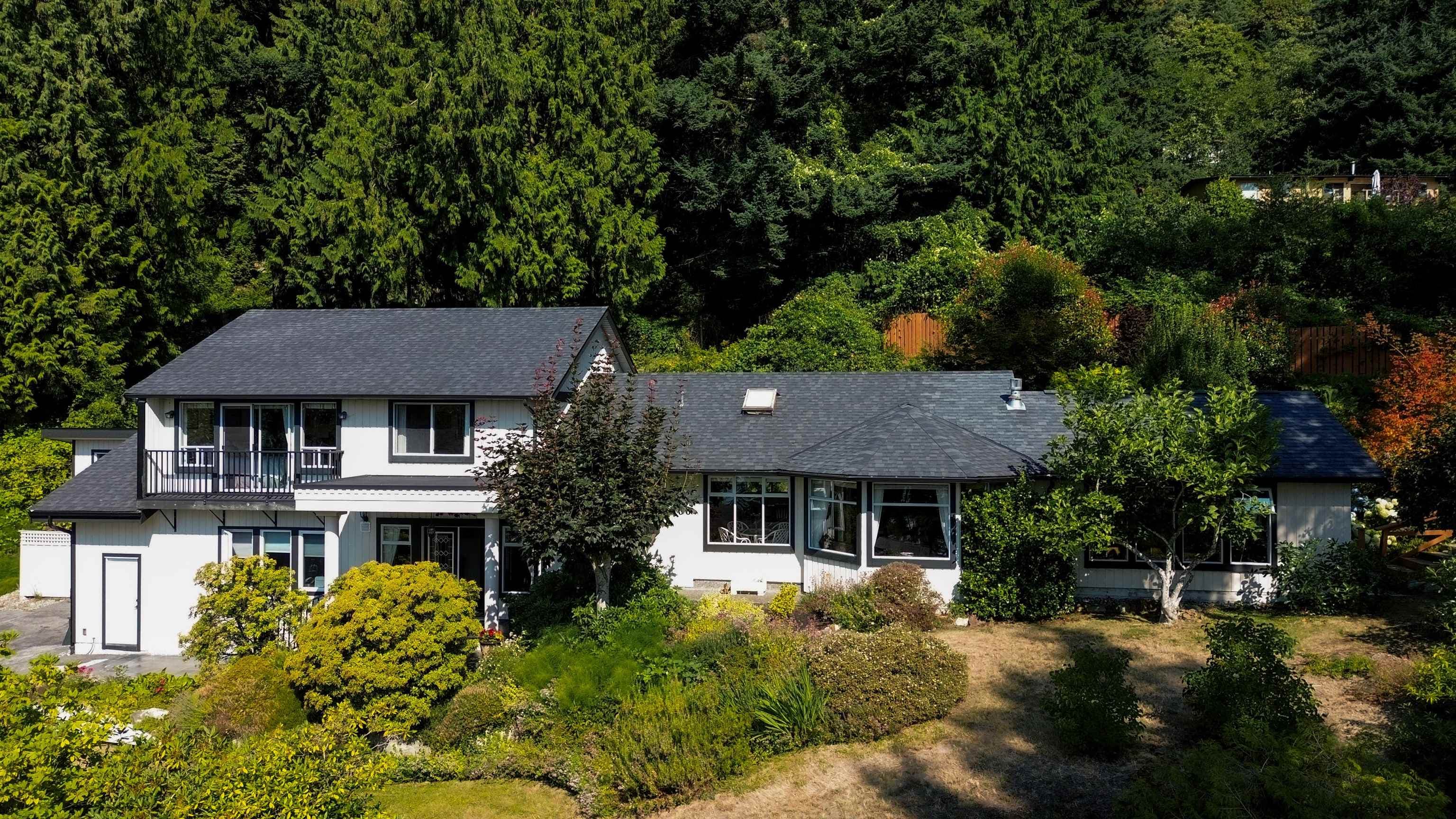806 Hummingbird Lane, Bowen Island, V0N 1G1 — photo 1