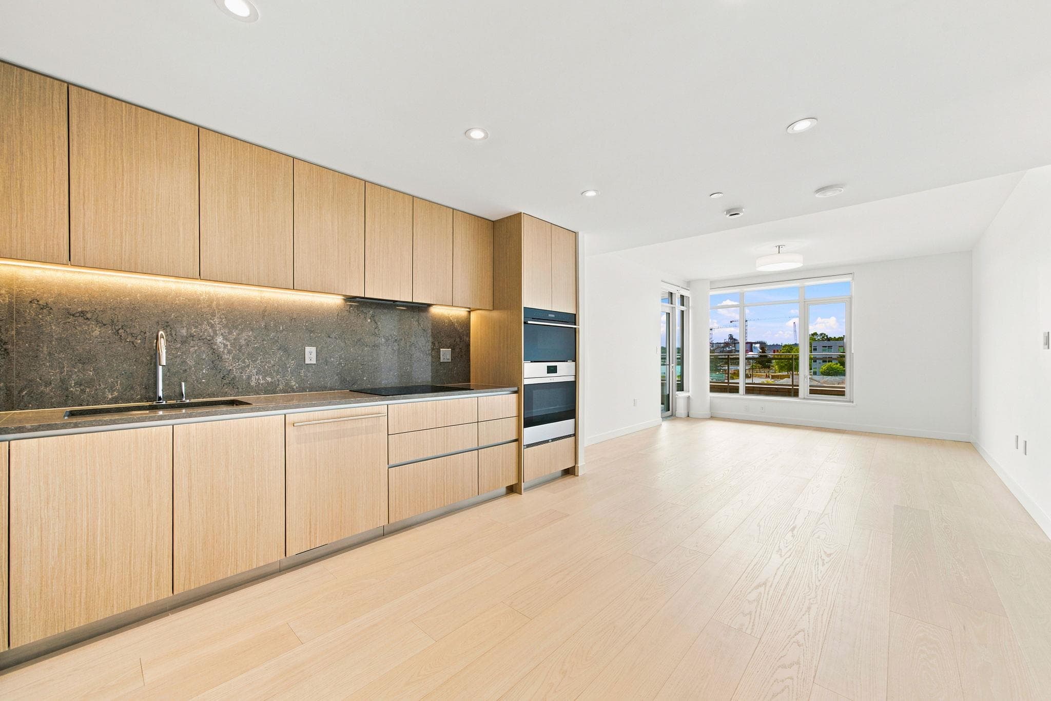 301 - 785 Harbour Way, North Vancouver, V7P 0G3 — photo 4