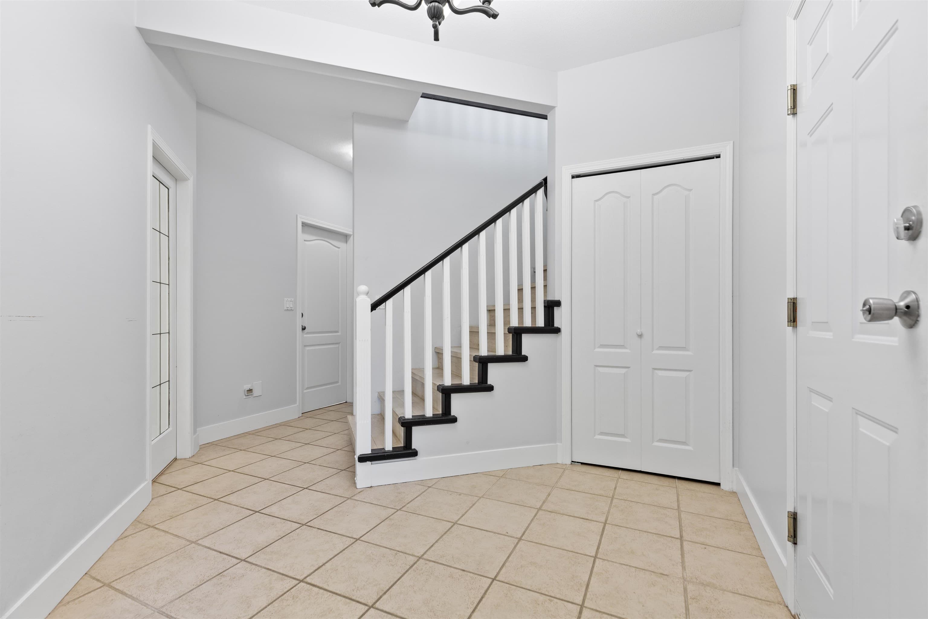 23849 Zeron Avenue, Maple Ridge, V2W 1E3 — photo 4
