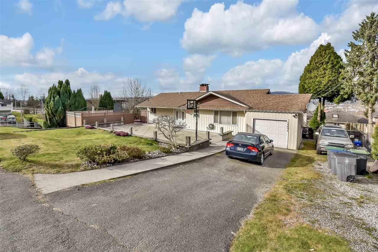 12031 101 Avenue, Surrey, V3V 2Z2 — photo 1