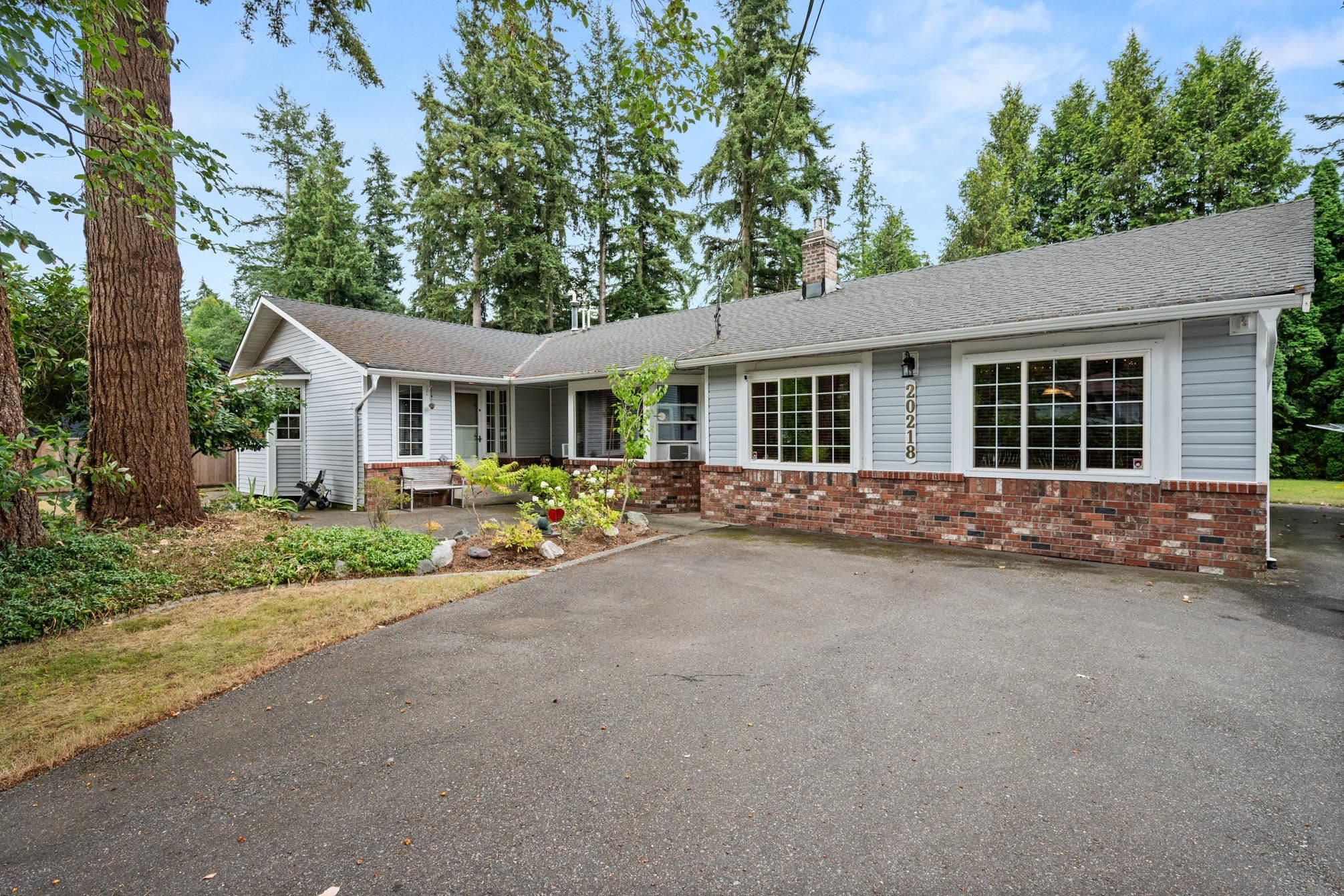 20218 42a Avenue, Langley, V3A 3B4 — photo 1