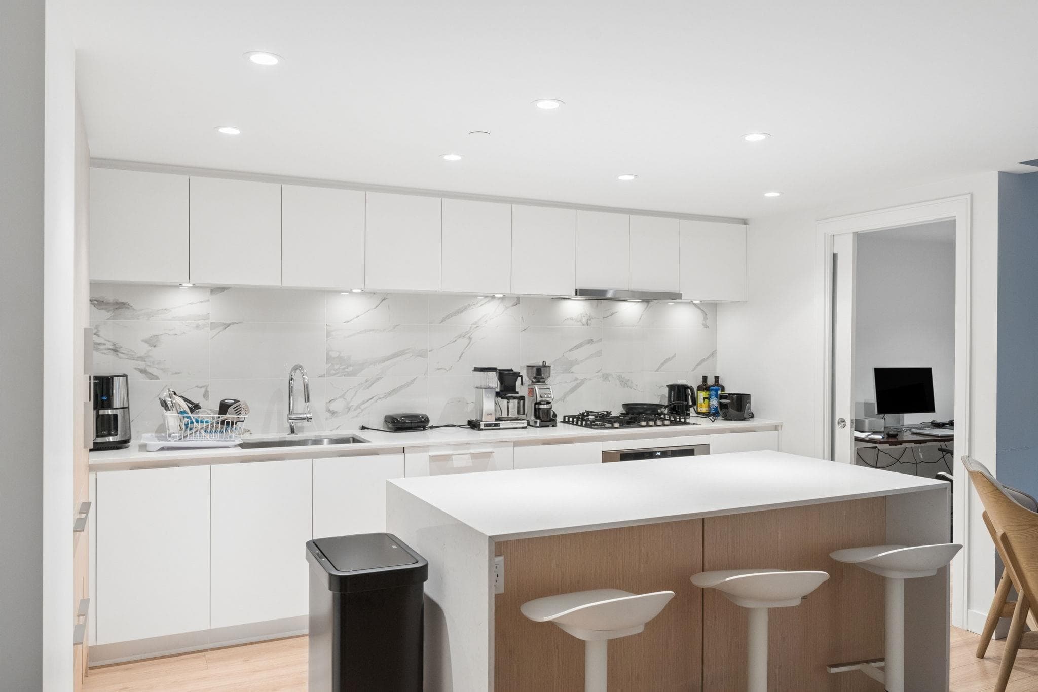 305 - 1500 Fern Street, North Vancouver, V7J 0E6 — photo 4