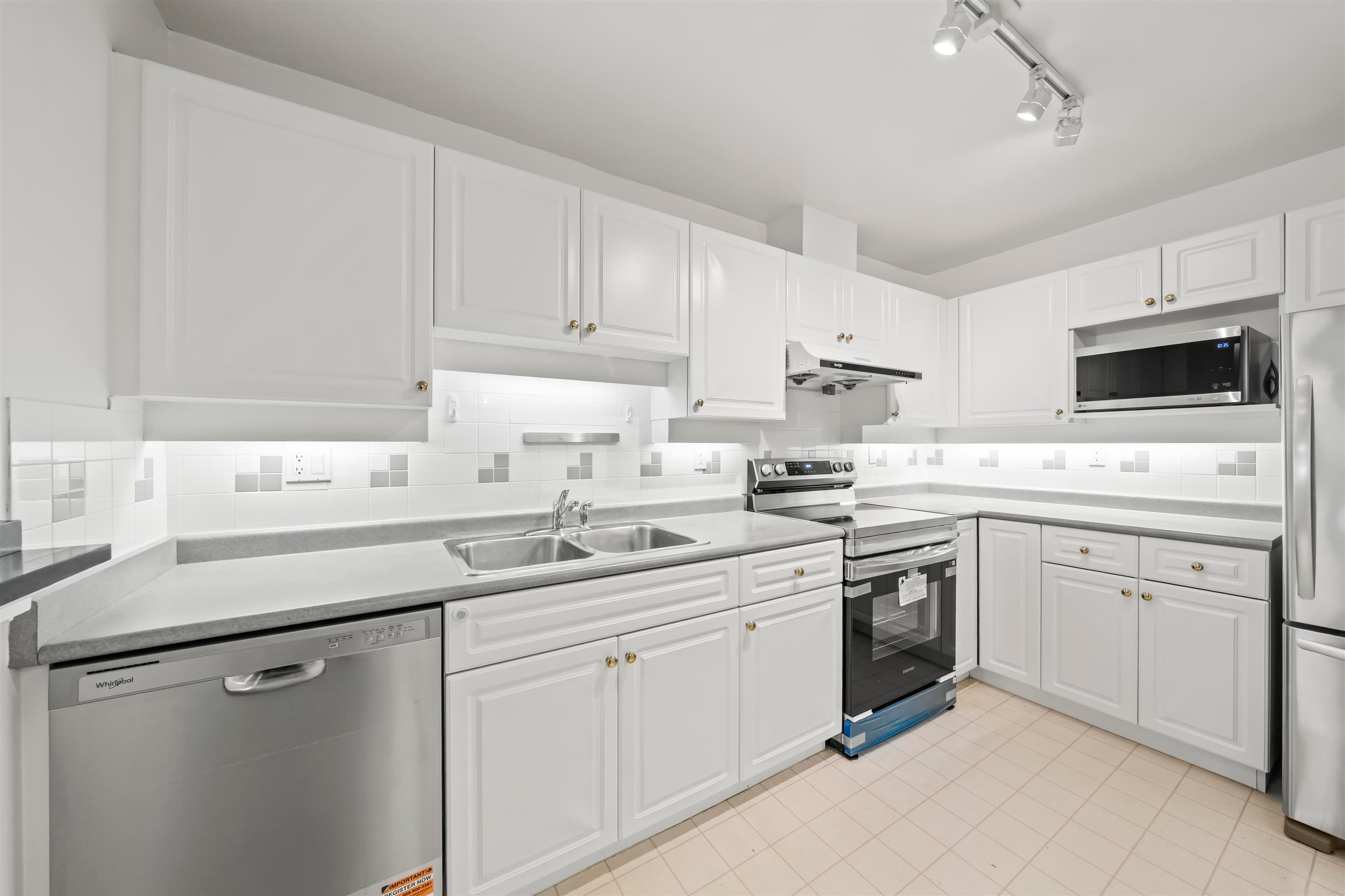 301 - 1669 Grant Avenue, Port Coquitlam, V3B 7W9 — photo 5