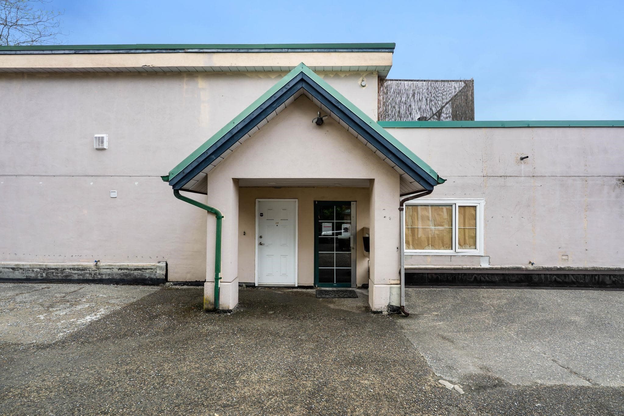 114 - 918 Roderick Avenue, Coquitlam, V3K 1R1 — photo 2