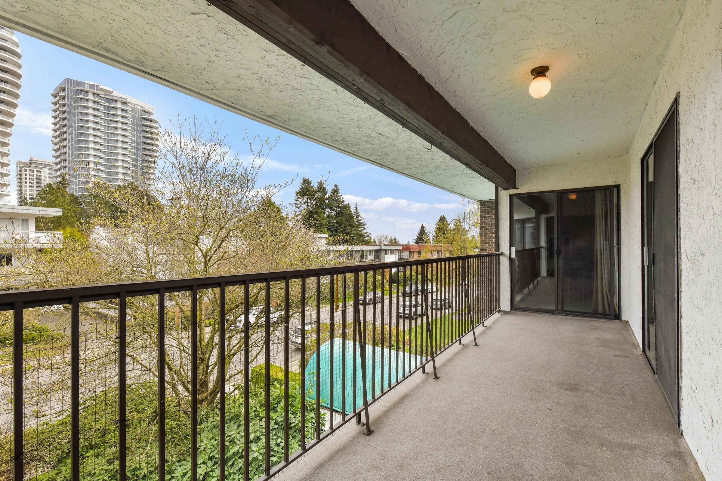 305 - 1521 Blackwood Street, White Rock, V4B 3V6 — photo 1