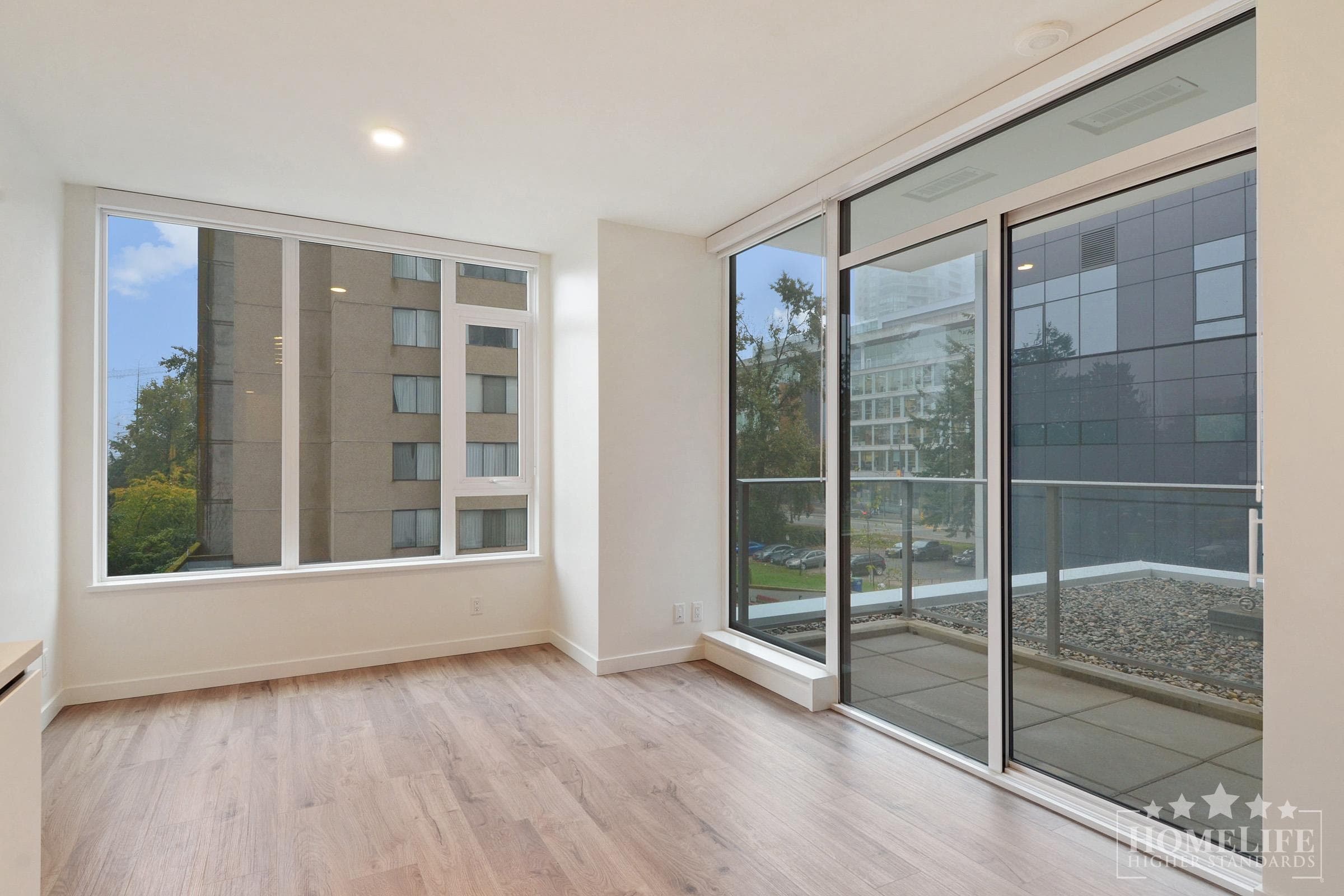 303 - 10448 University Drive, Surrey, V3T 0S7 — photo 3