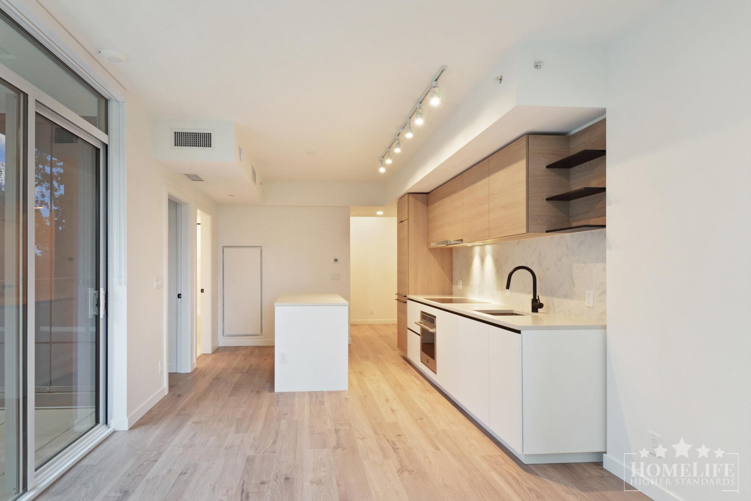 303 - 10448 University Drive, Surrey, V3T 0S7 — photo 5