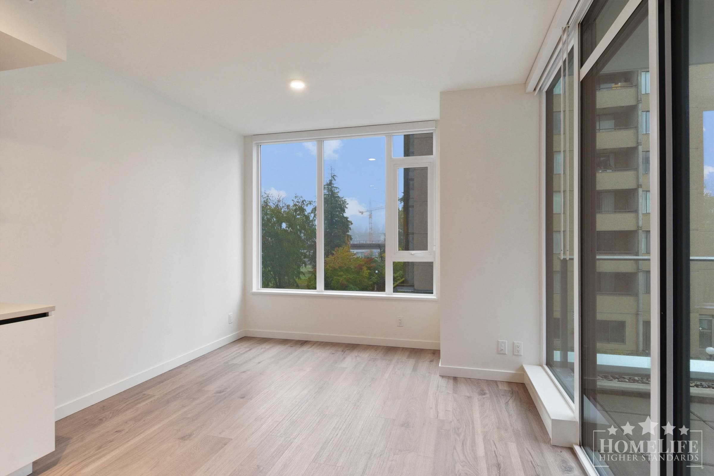 303 - 10448 University Drive, Surrey, V3T 0S7 — photo 4