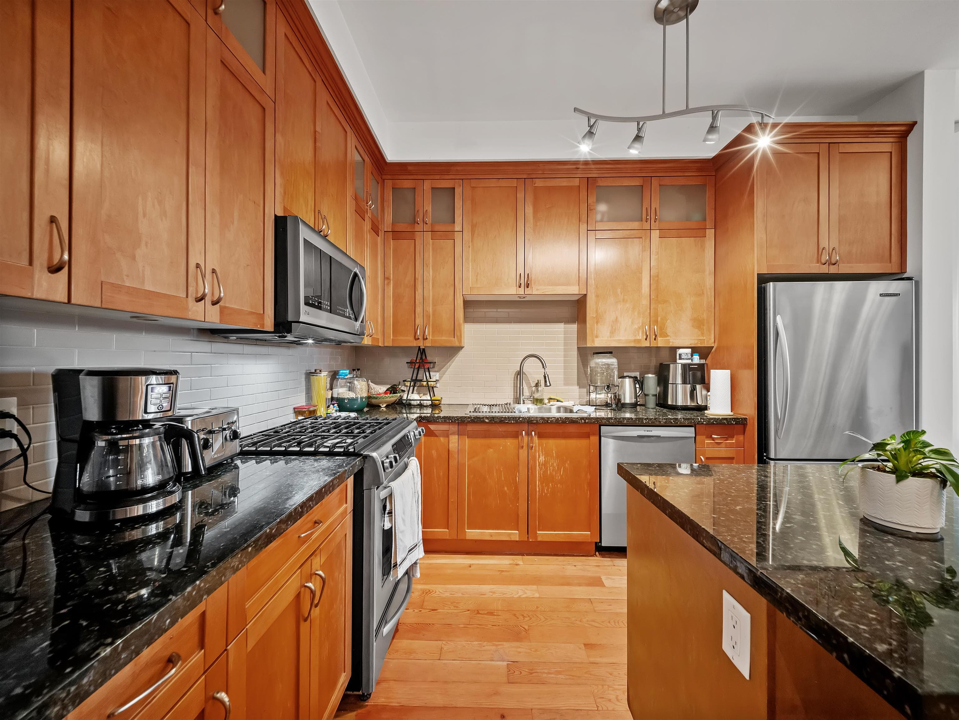 308 - 250 Salter Street, New Westminster, V3M 0B7 — photo 2