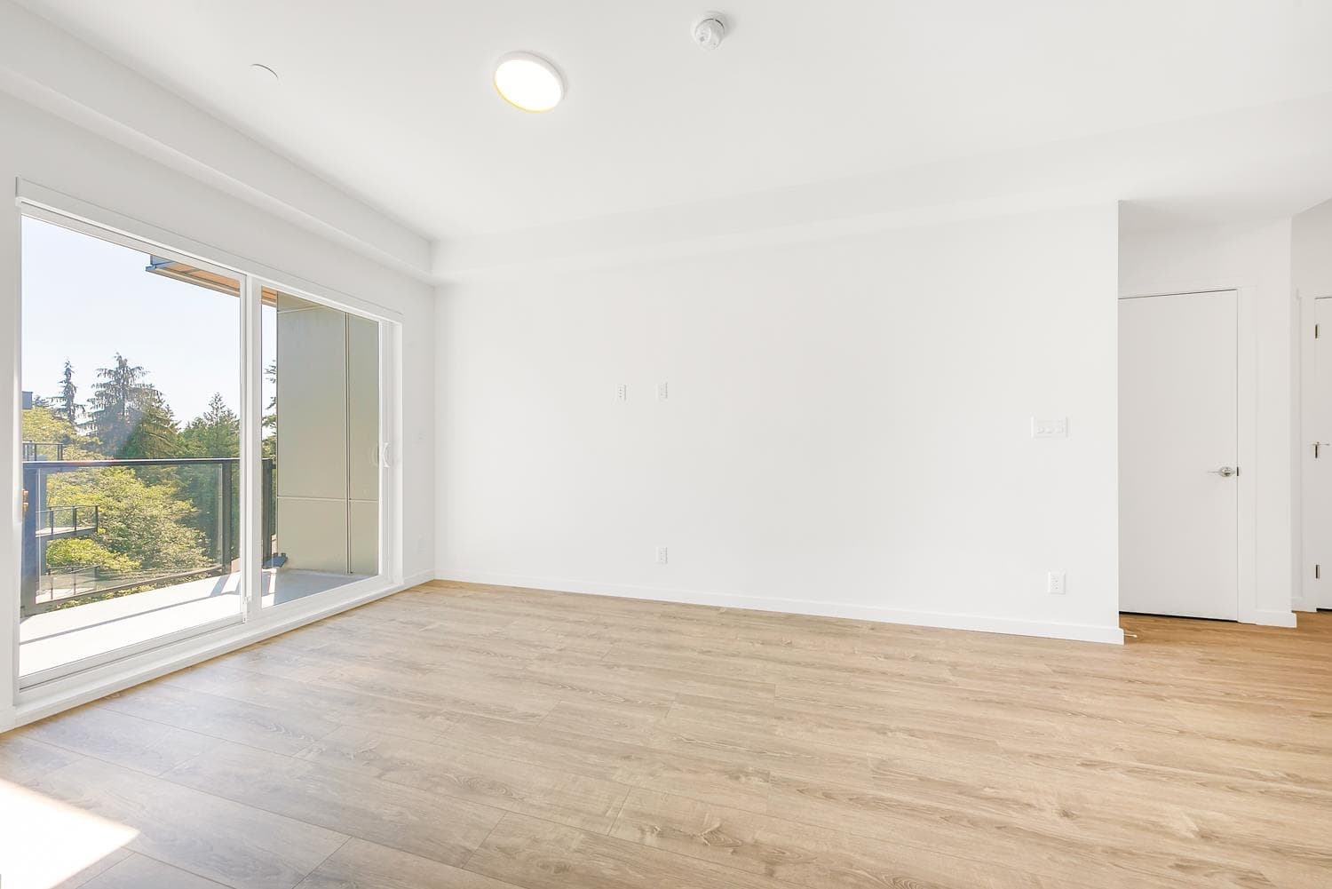 618 - 13968 Laurel Drive, Surrey, V3T 0S9 — photo 2