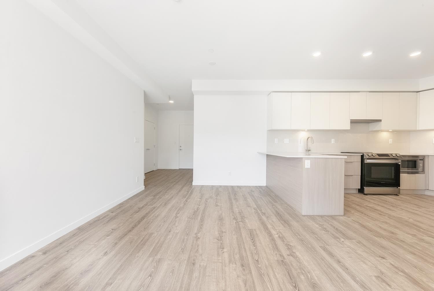 618 - 13968 Laurel Drive, Surrey, V3T 0S9 — photo 3