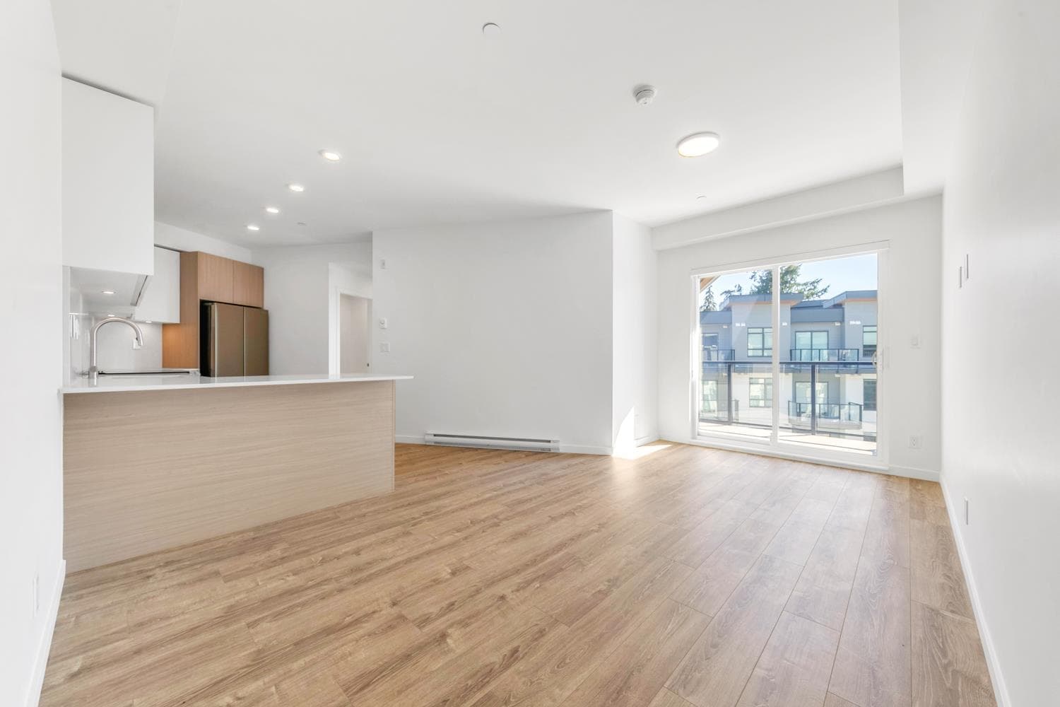 618 - 13968 Laurel Drive, Surrey, V3T 0S9 — photo 1