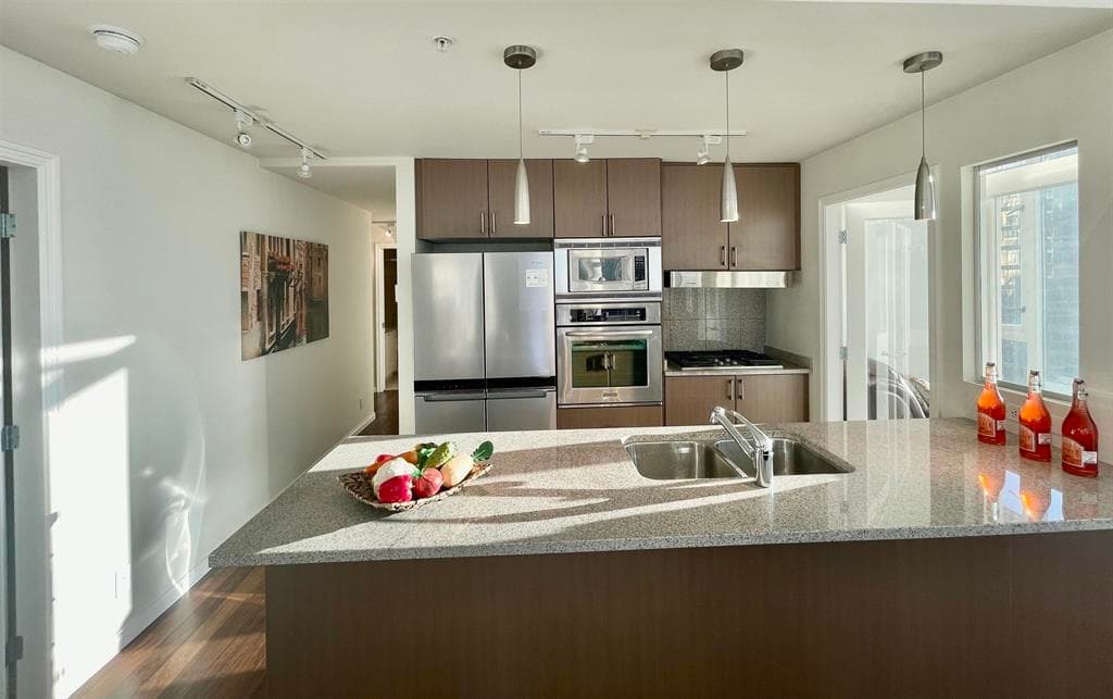 1703 - 1211 Melville Street, Vancouver, V6E 0A7 — photo 2