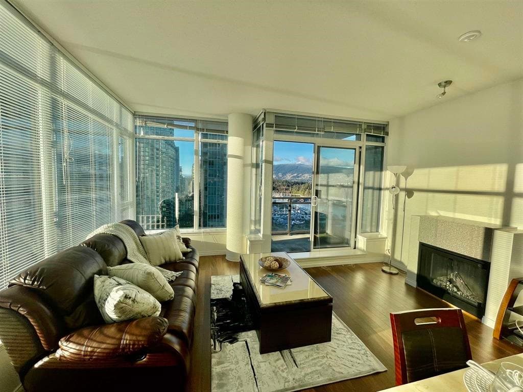 1703 - 1211 Melville Street, Vancouver, V6E 0A7 — photo 3