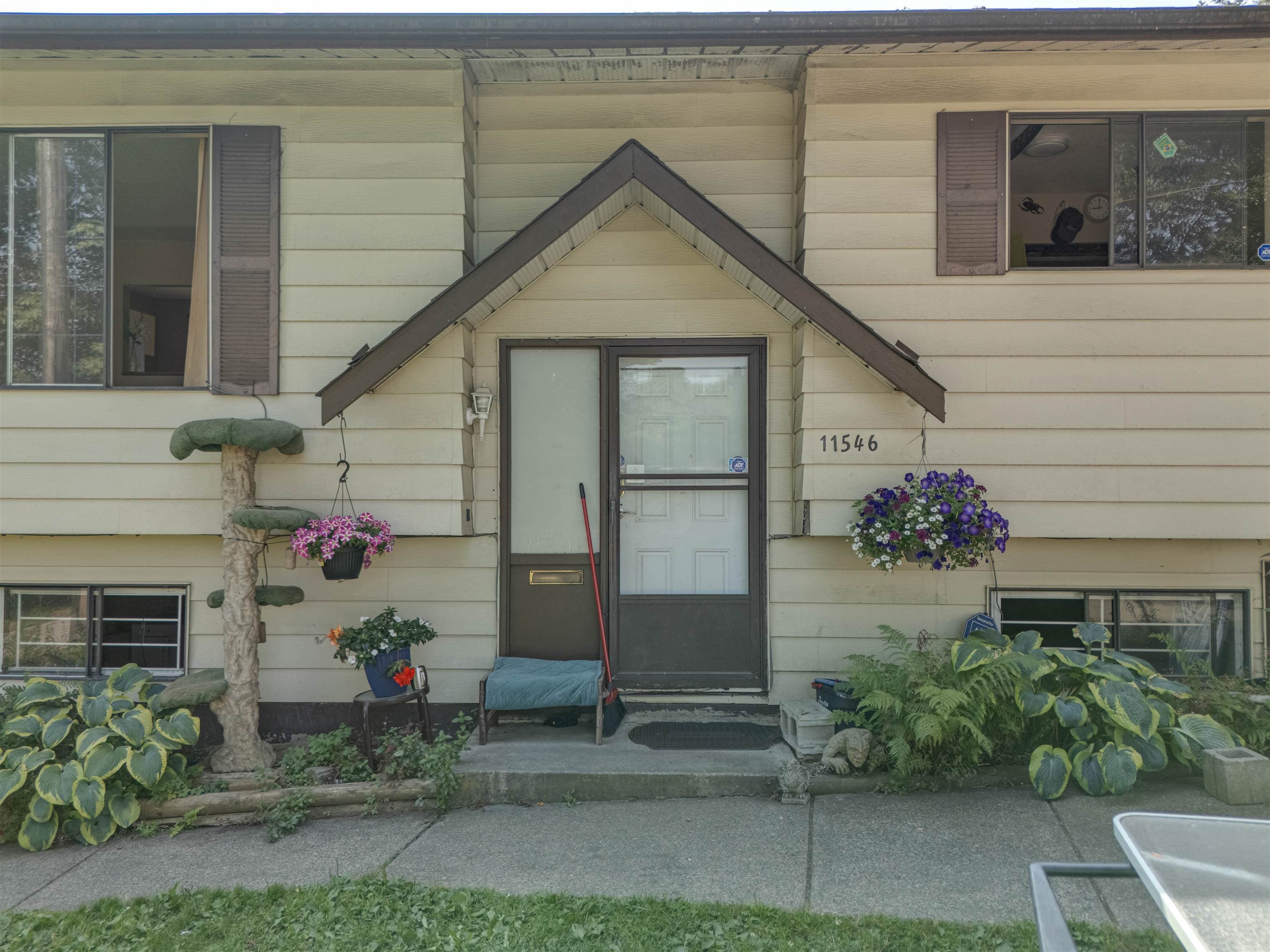 11546 Surrey Road, Surrey, V3R 5T5 — photo 3