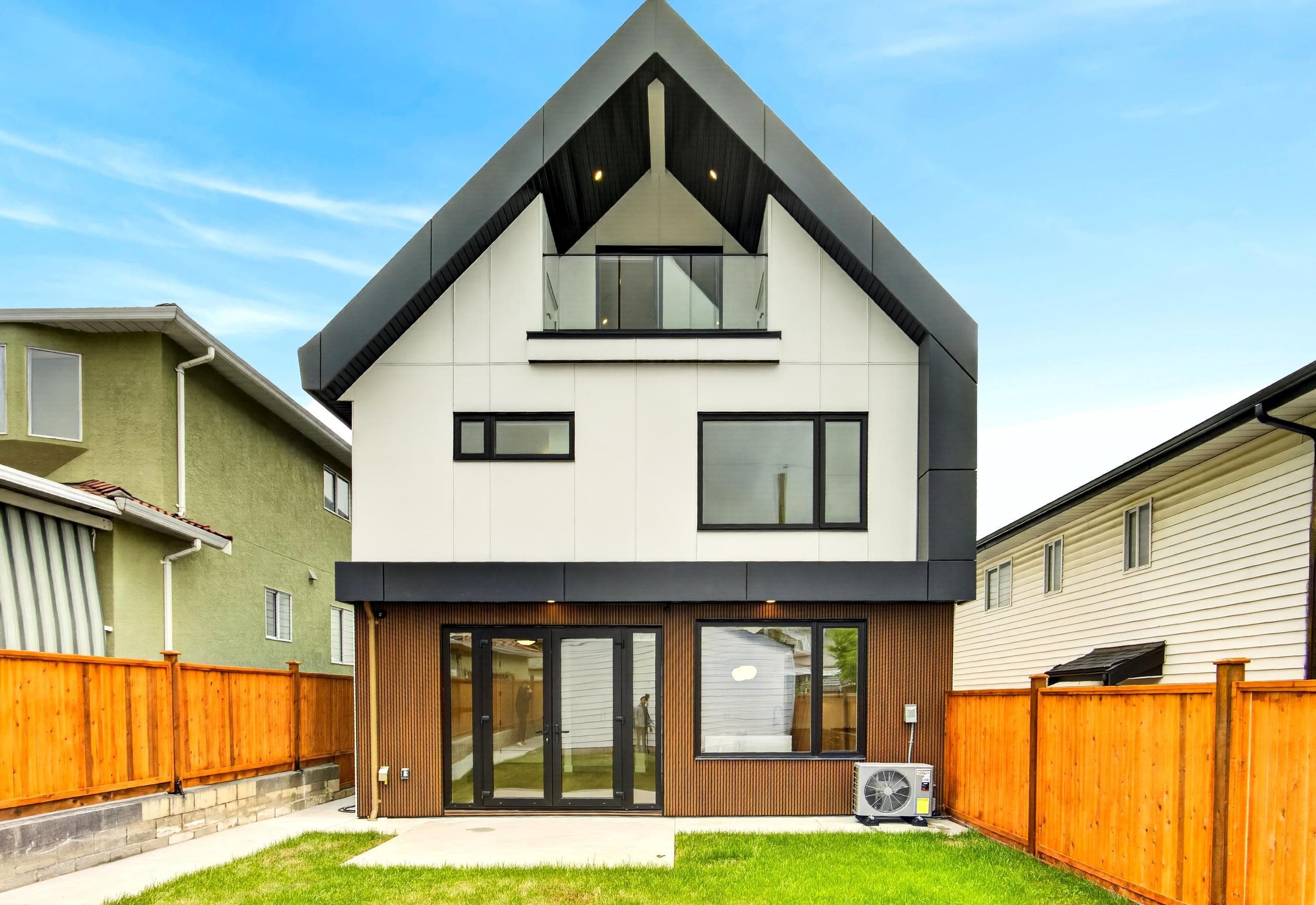 2 - 2741 E 7th Avenue, Vancouver, V5M 1T8 — photo 1