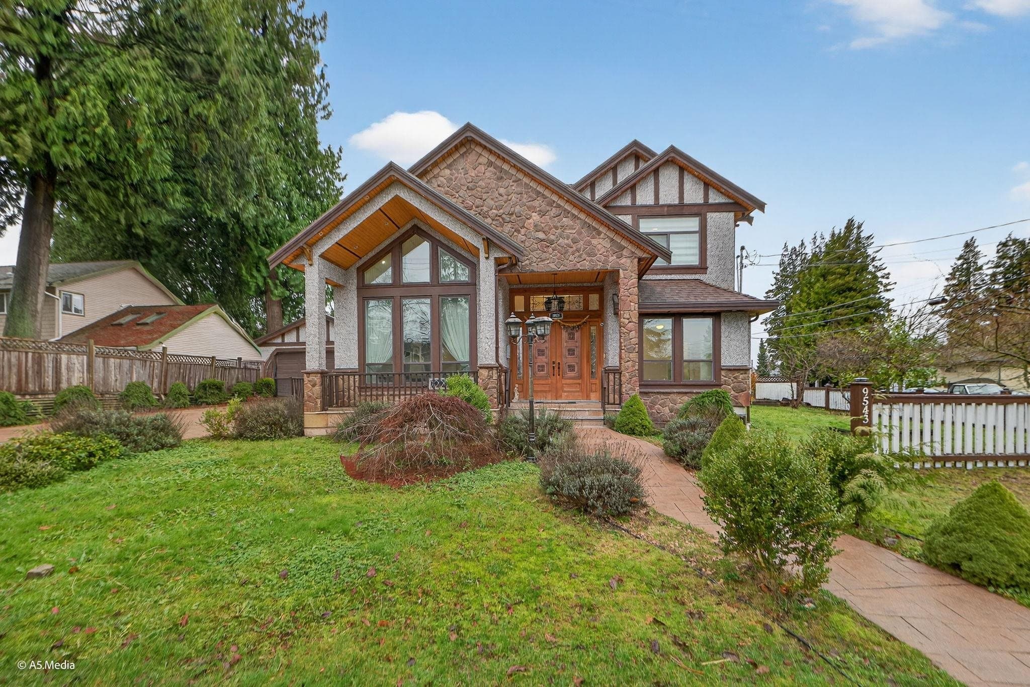 9543 119a Street, Delta, V4C 6P4 — photo 1
