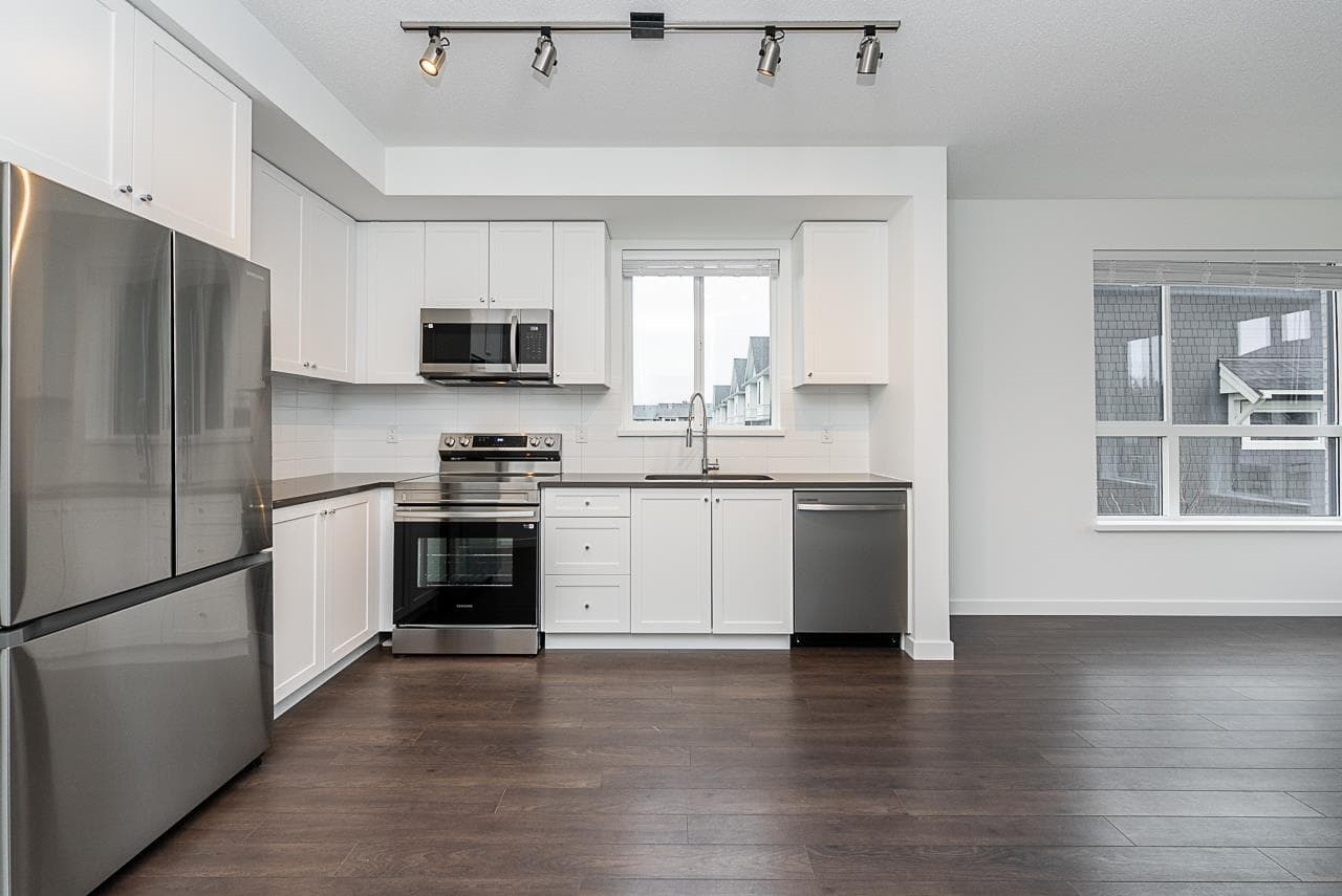 214 - 15738 85 Avenue, Surrey