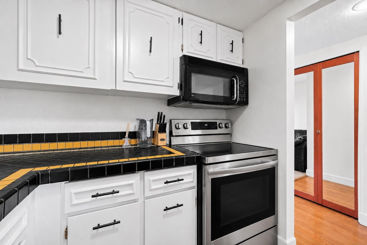 107 - 9700 Glenacres Drive, Richmond, V7A 1Y7 — photo 5