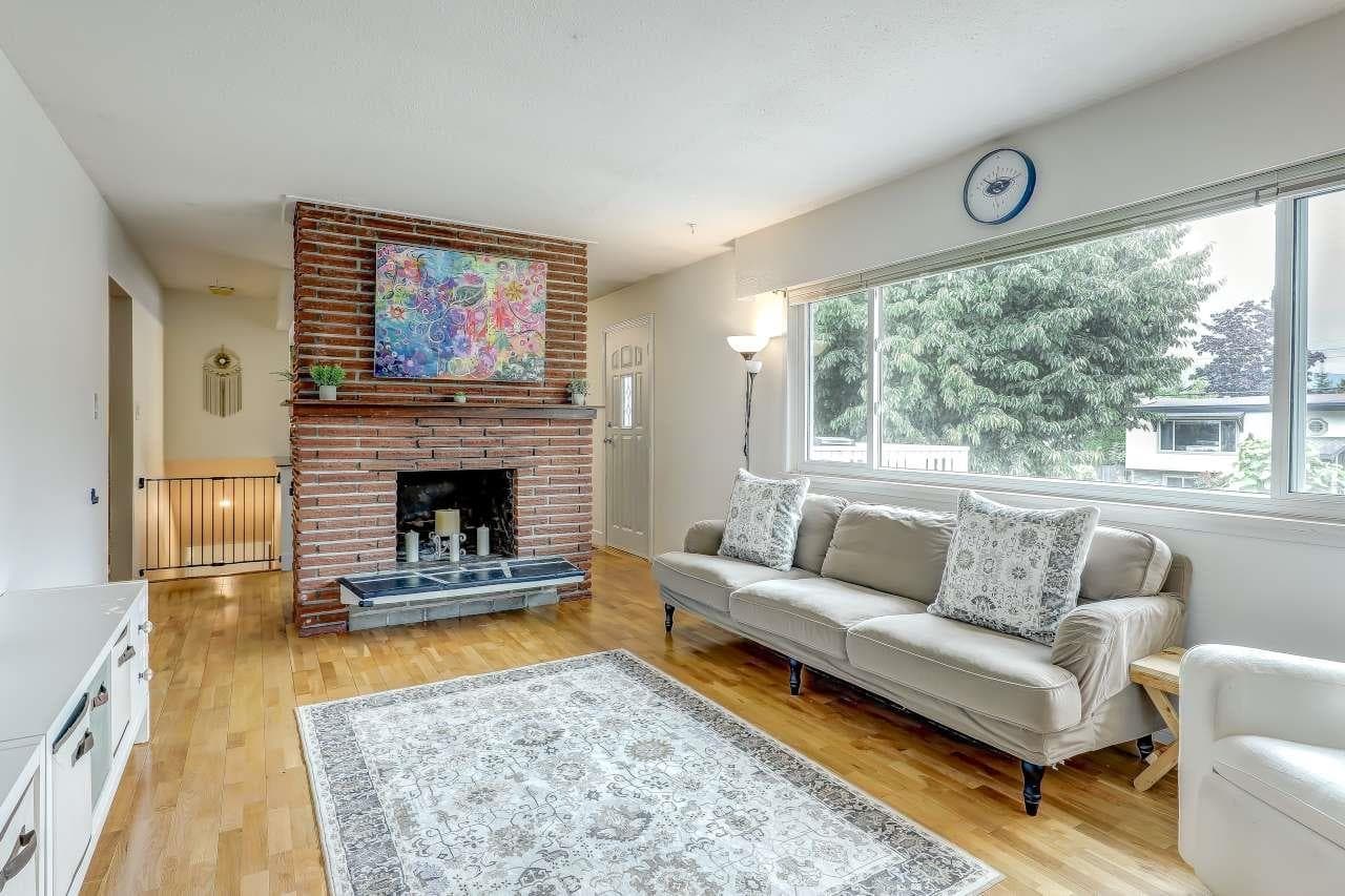 12547 Blackstock Street, Maple Ridge, V2X 5N7 — photo 5