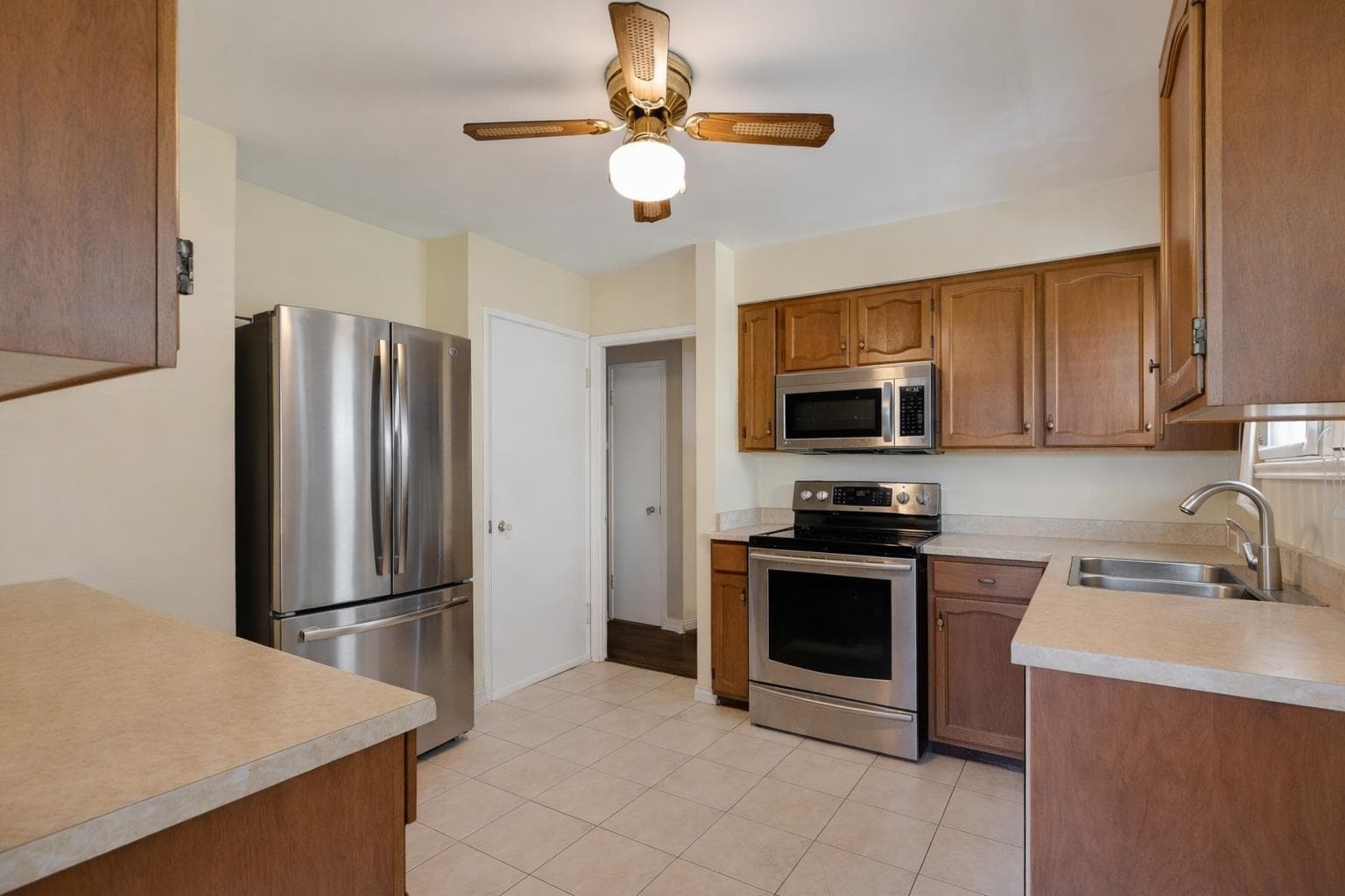 7016 Sierra Drive, Burnaby, V5A 1A5 — photo 5